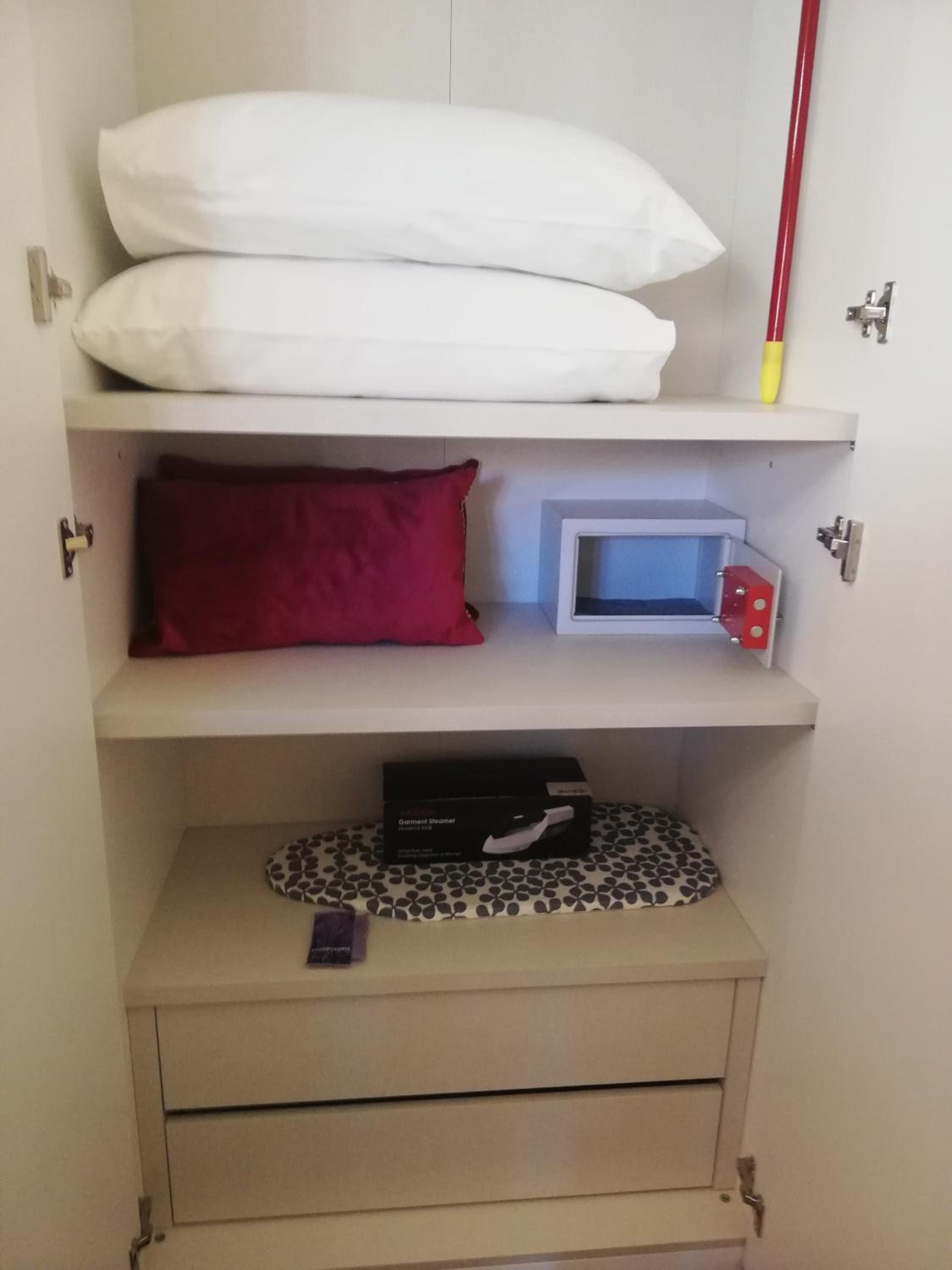 Double Room with Private Bathroom - Photo 55