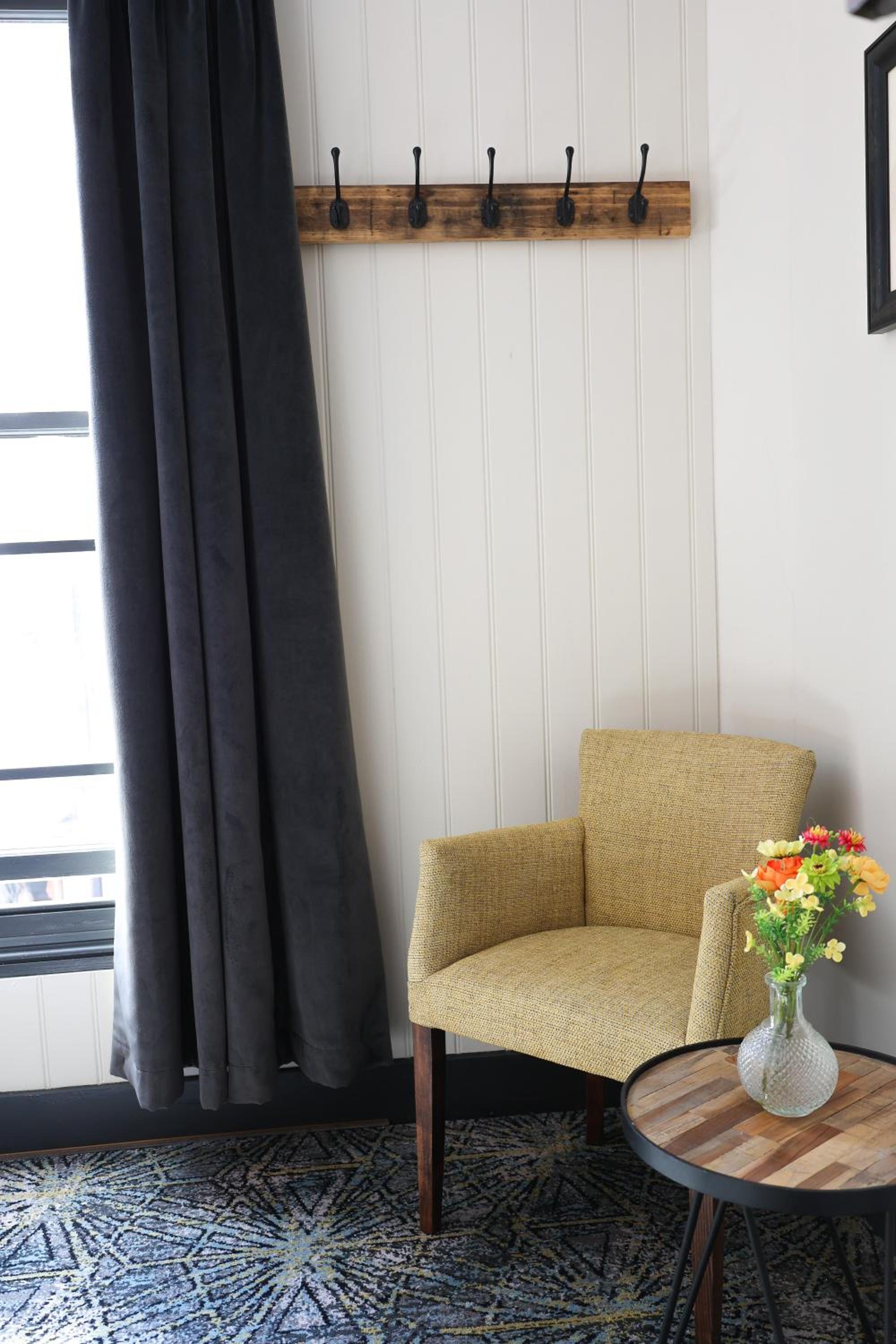 Standard King Room - Photo 7