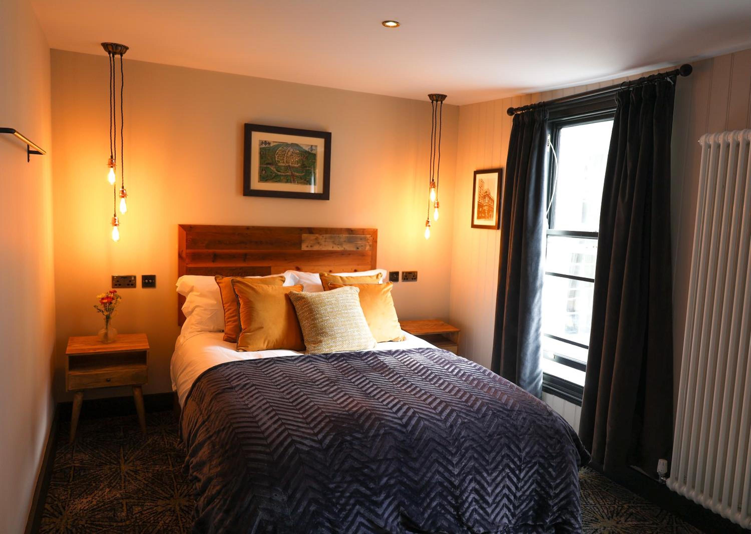Standard King Room - Photo 12