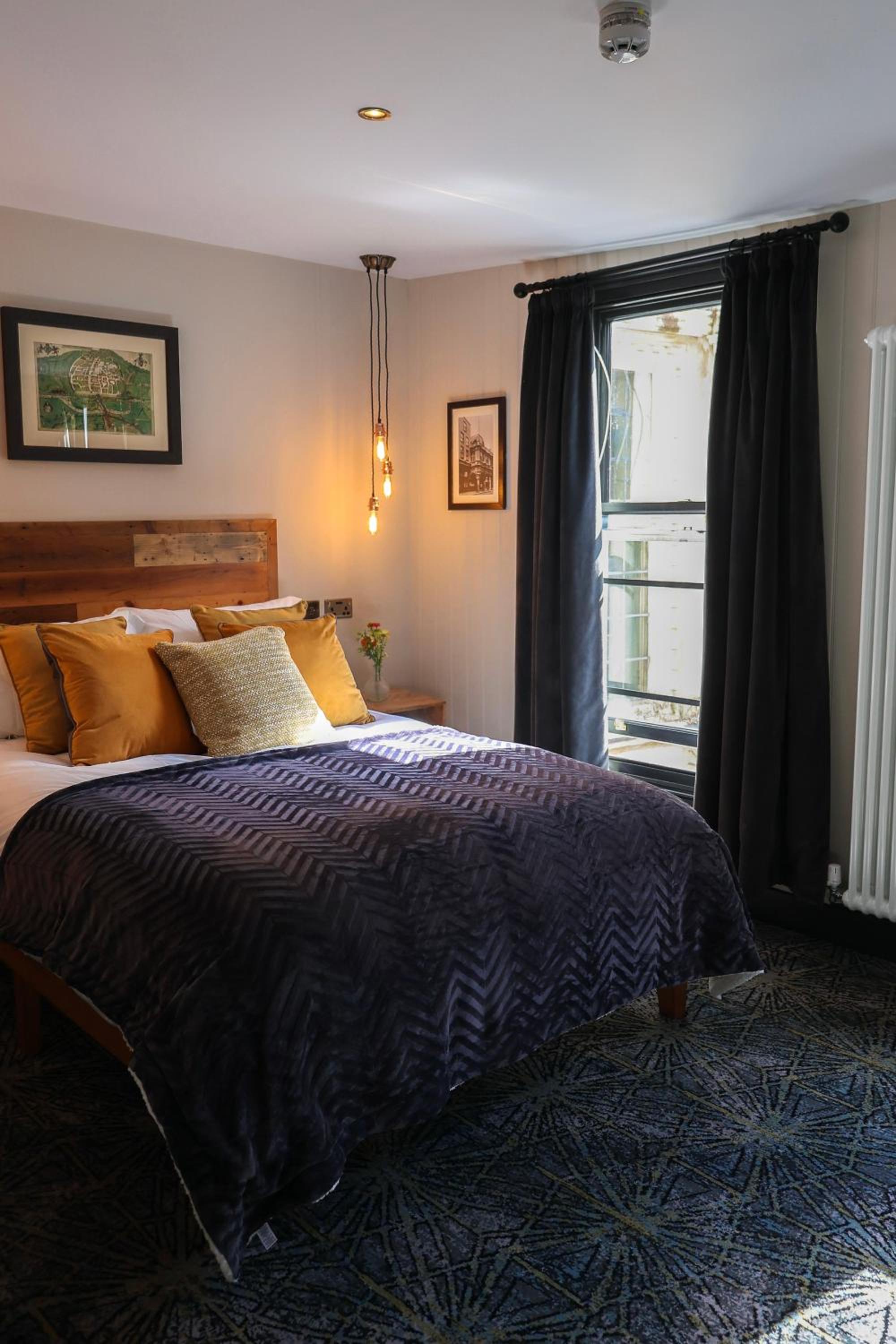 Standard King Room - Photo 19