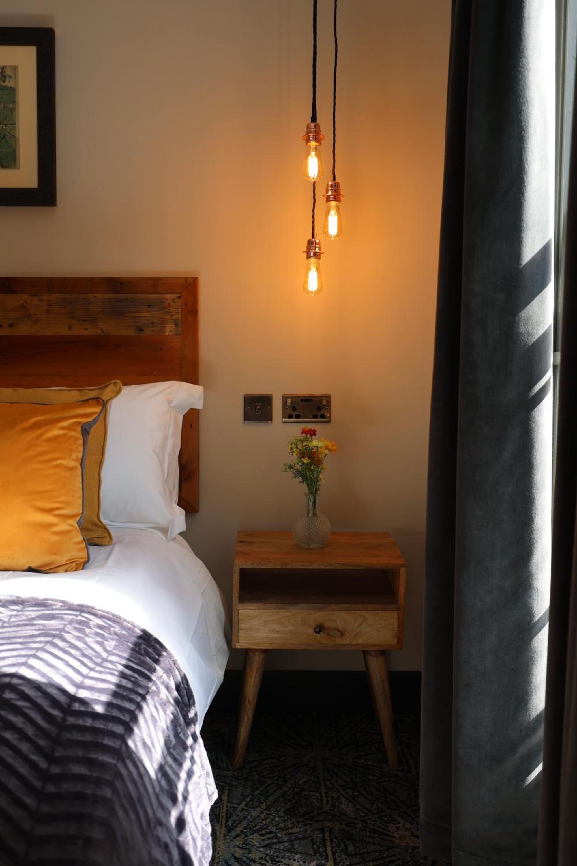 Standard King Room - Photo 10