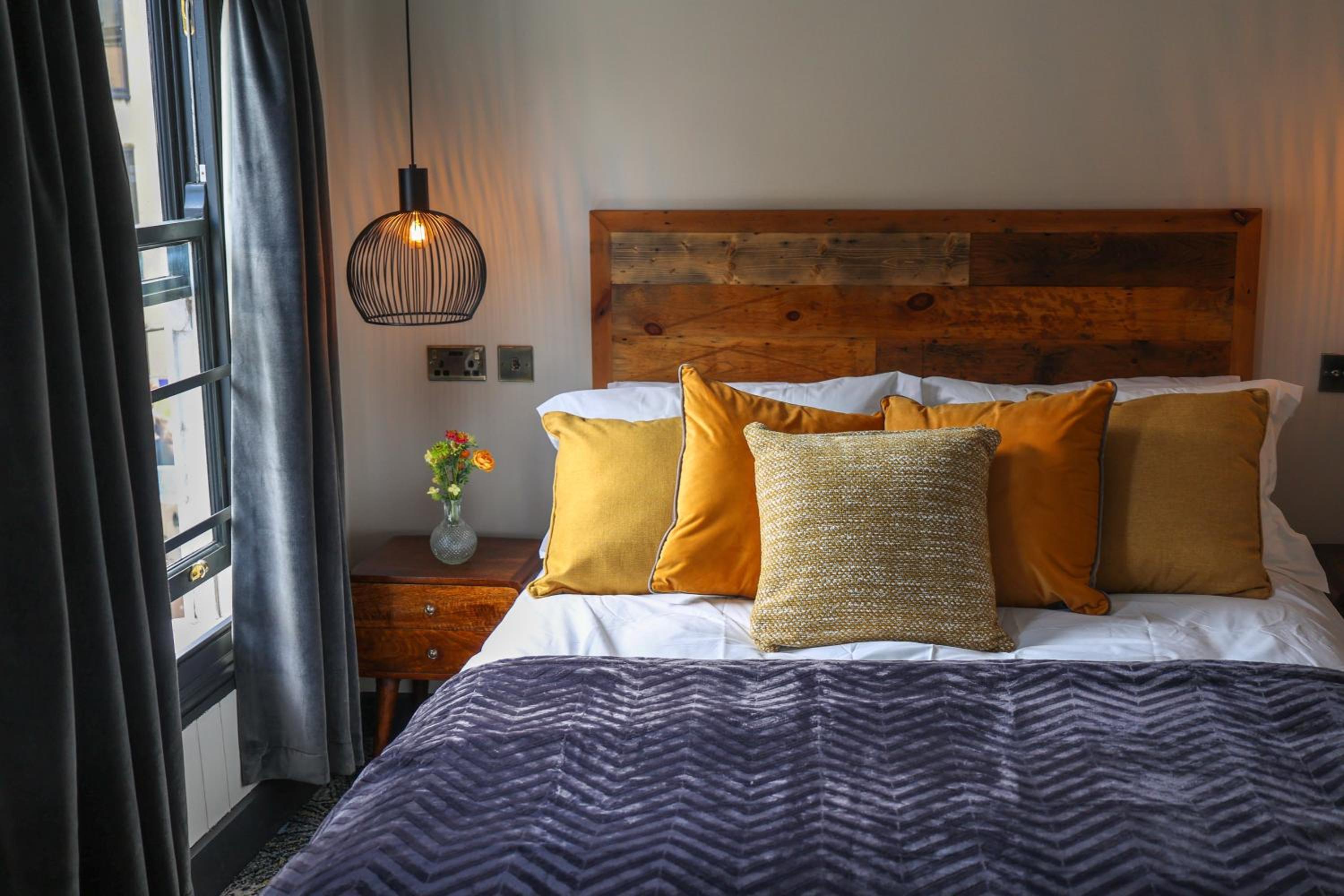Standard King Room - Photo 22