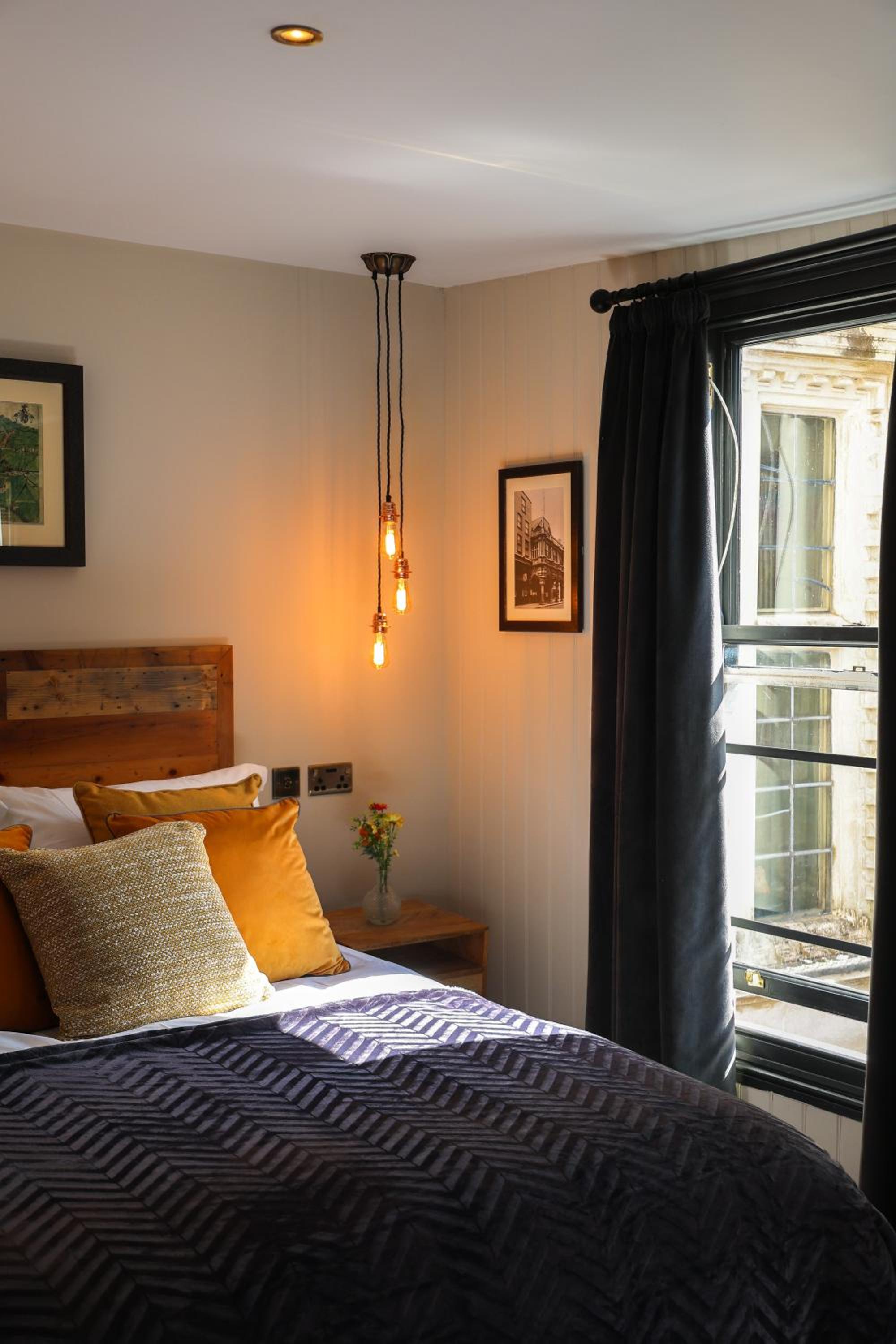 Standard King Room - Photo 14