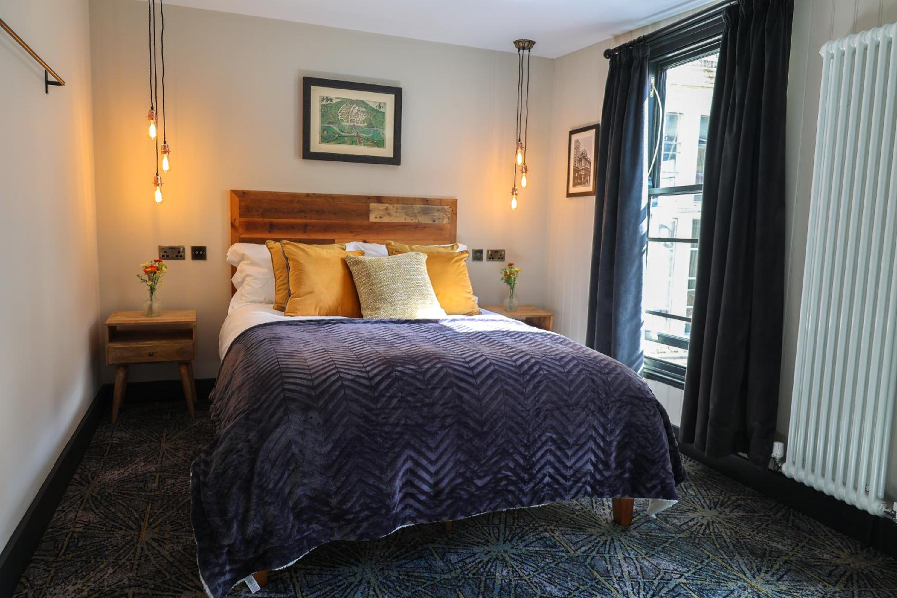 Standard King Room - Photo 25