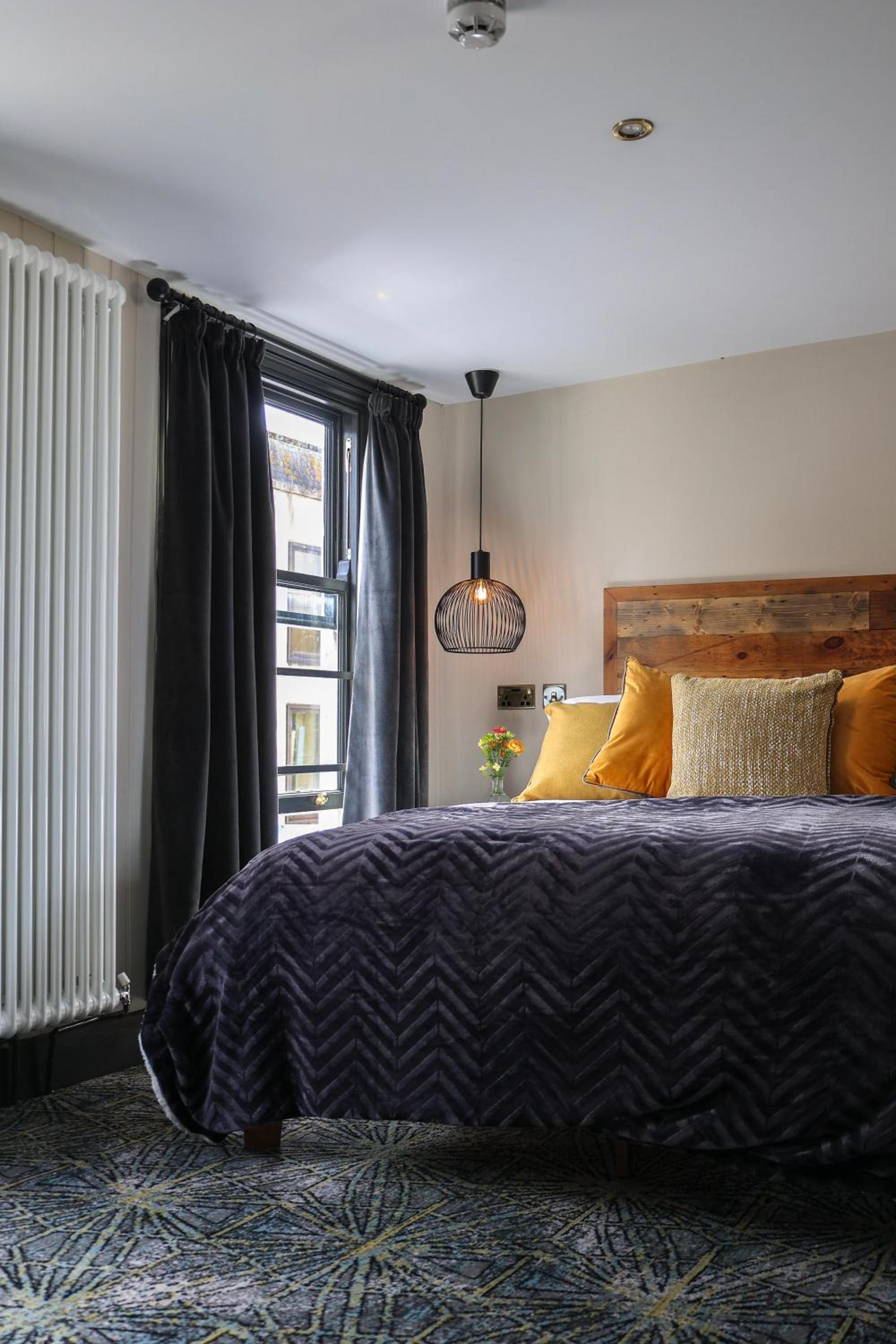 Standard King Room - Photo 13