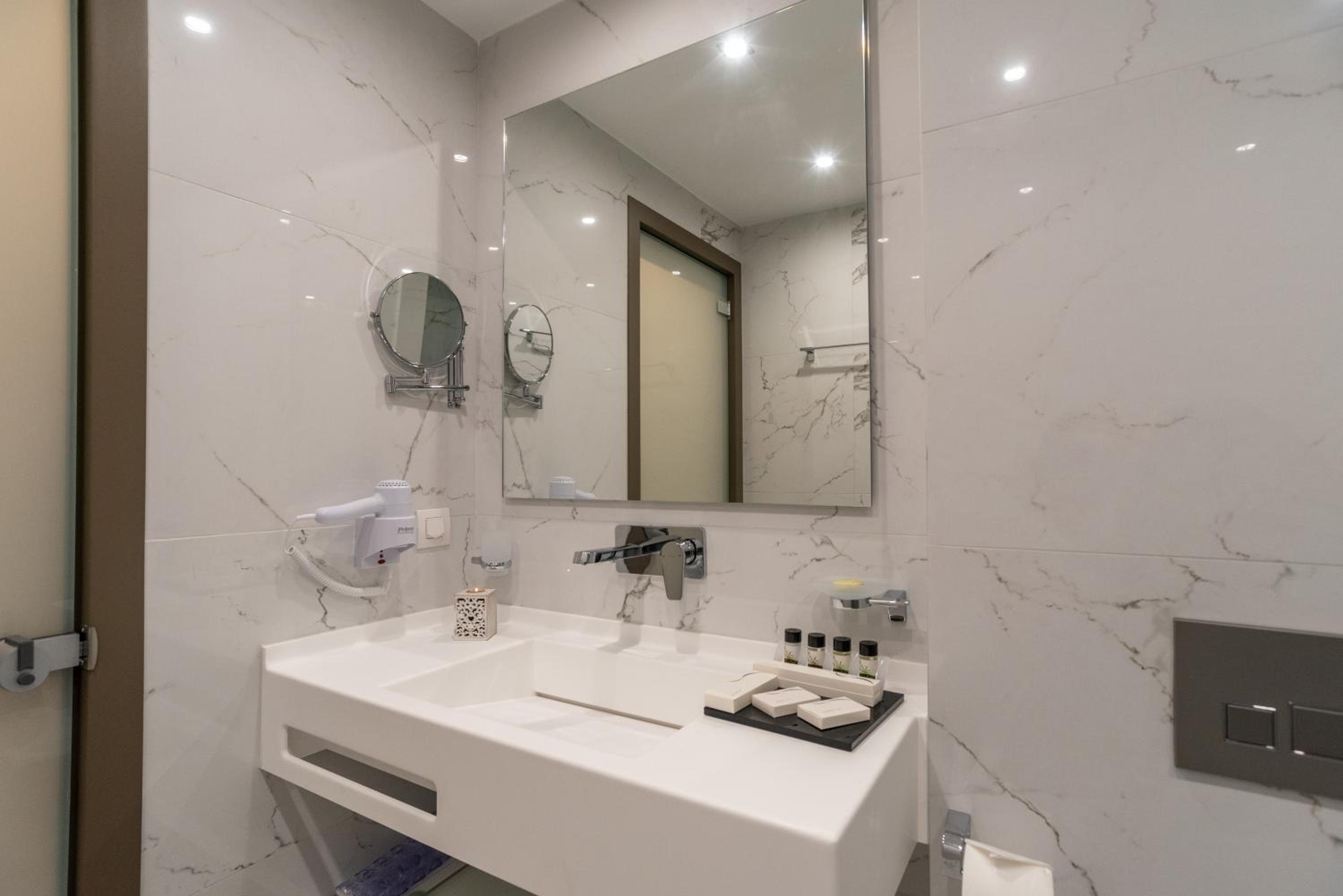 Deluxe Triple Room - Photo 6