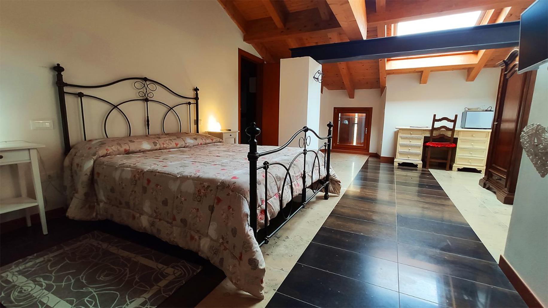 Double Room with Private Bathroom - Photo 1