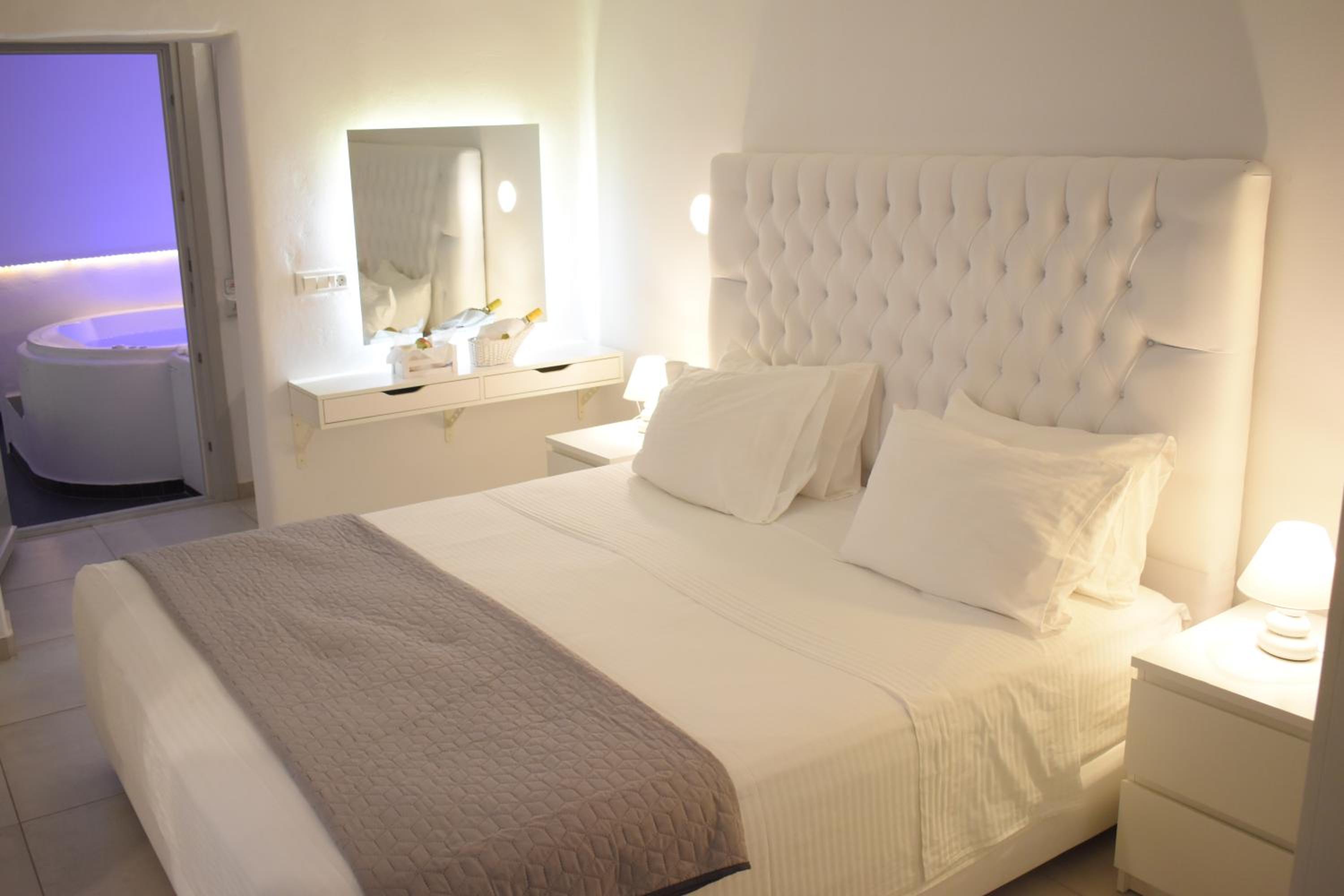 Atlas Honeymoon Suite Private Outdoor Jetted Tub