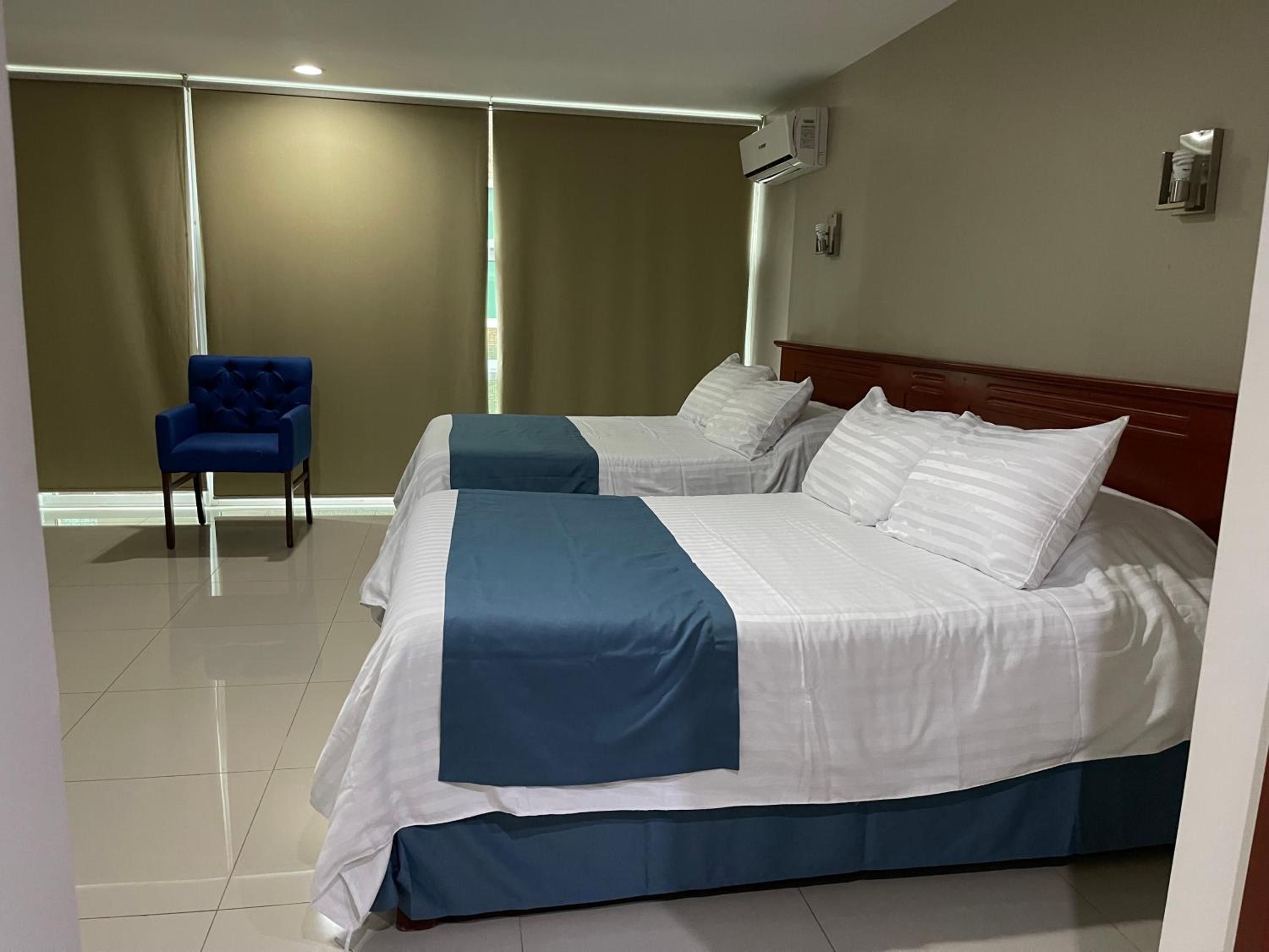 King Room with Two King Beds photo 1