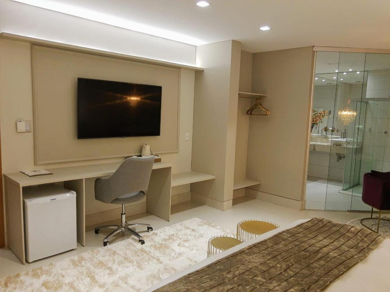 King Suite with Spa Bath photo 2