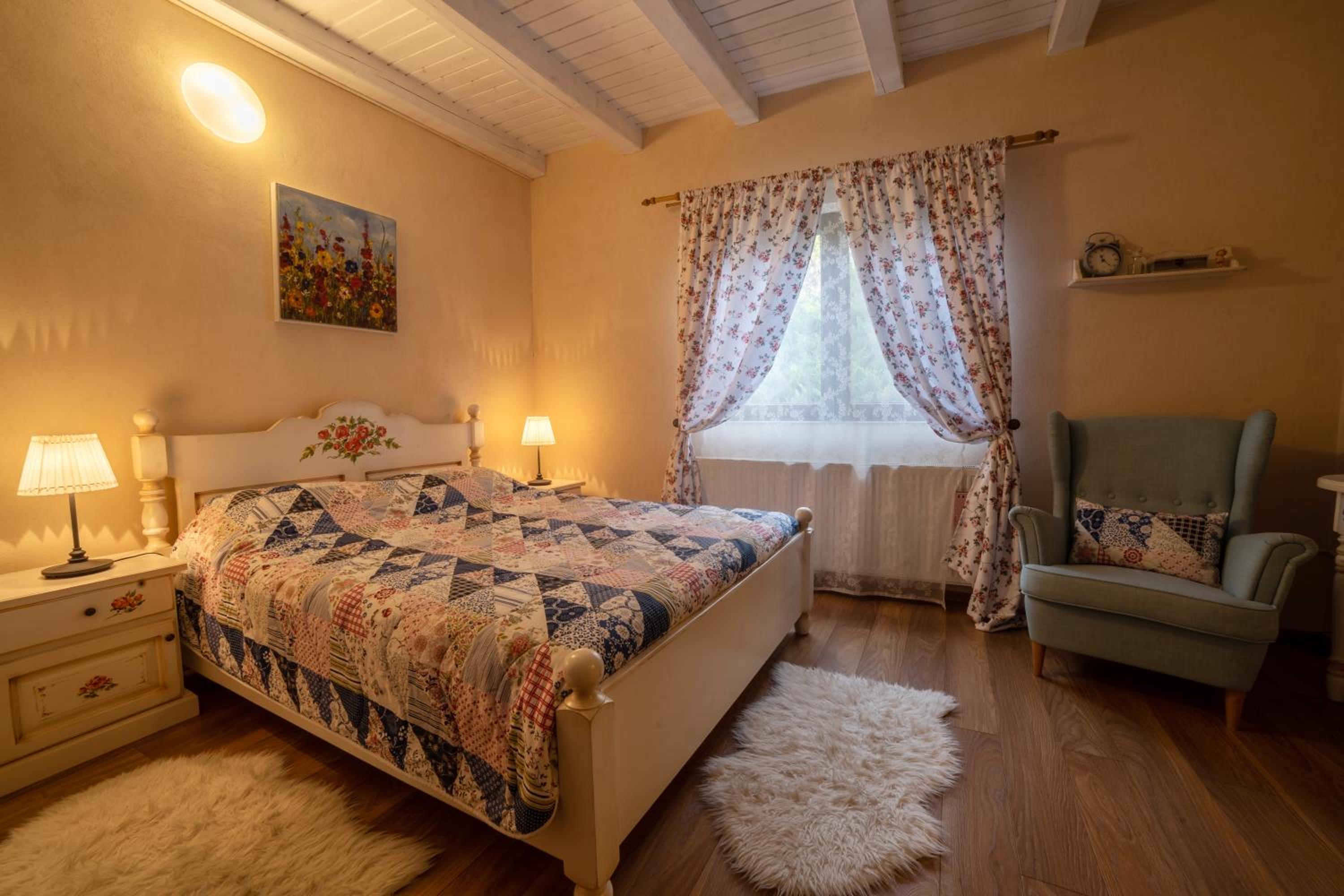 Double Room - Photo 8