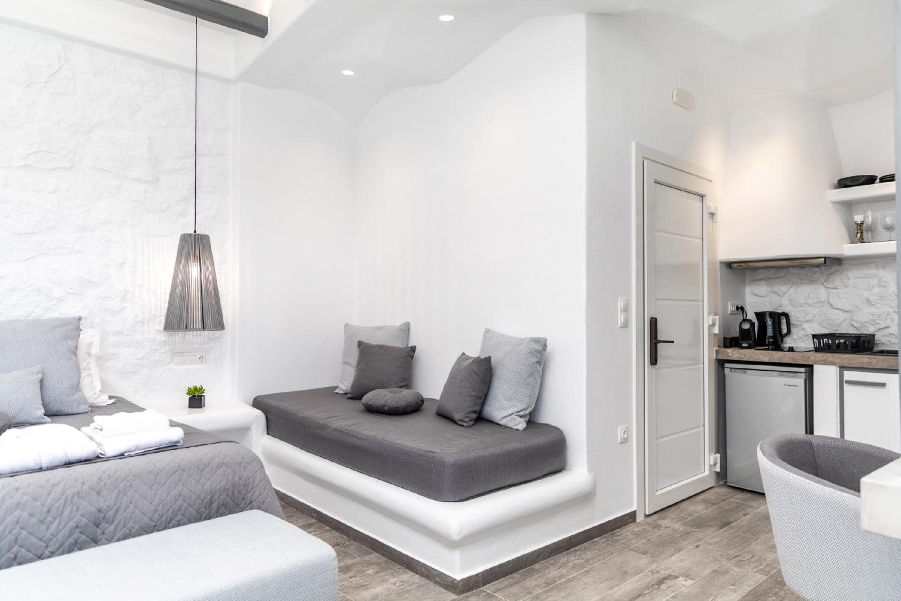 Deluxe Suite with Sea View photo 2