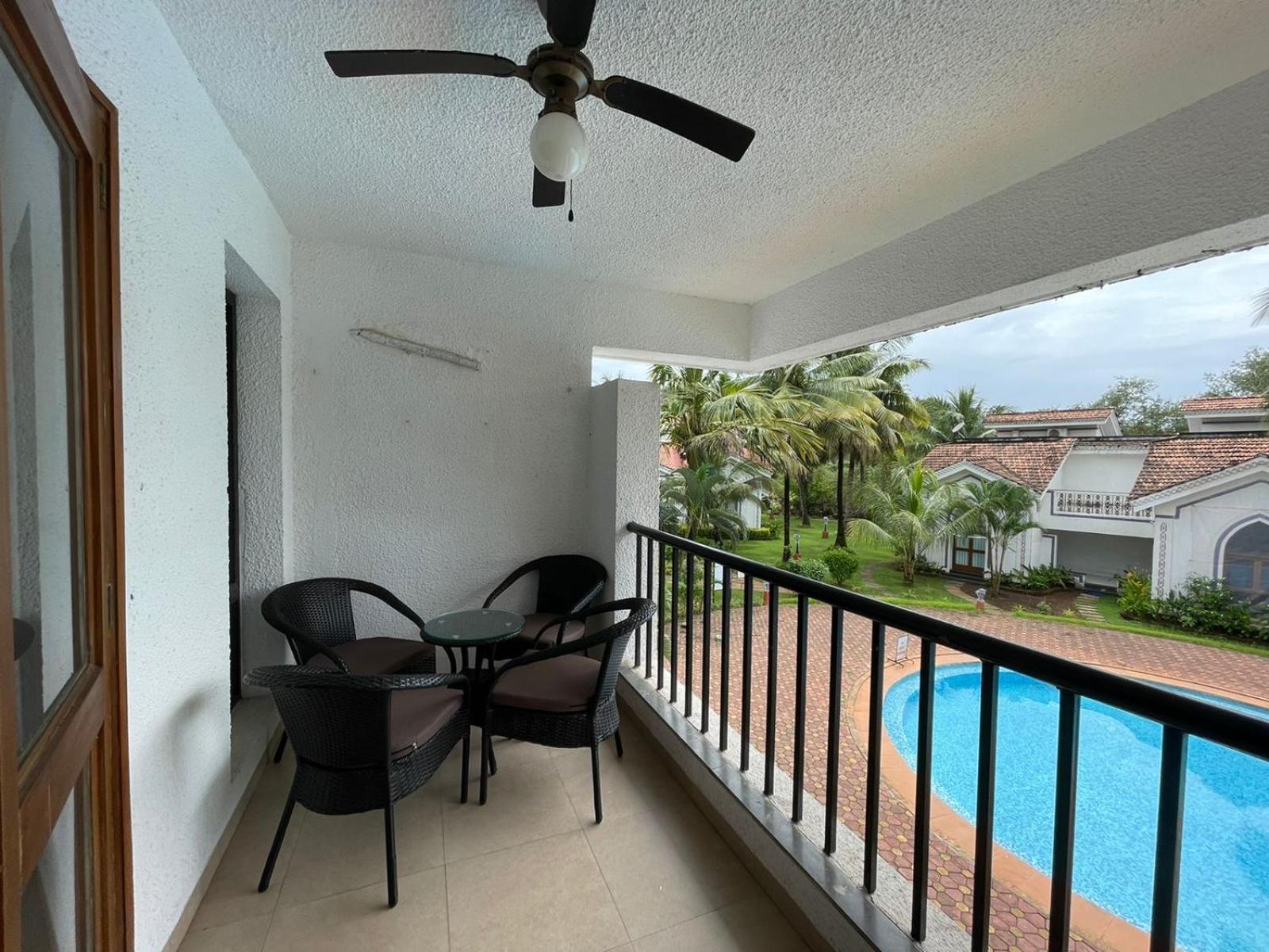 Studio Apartment with Pool View - Photo 9
