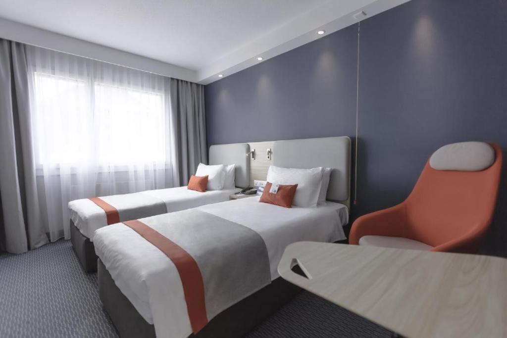 Standard Room with Free Breakfast - Photo 1