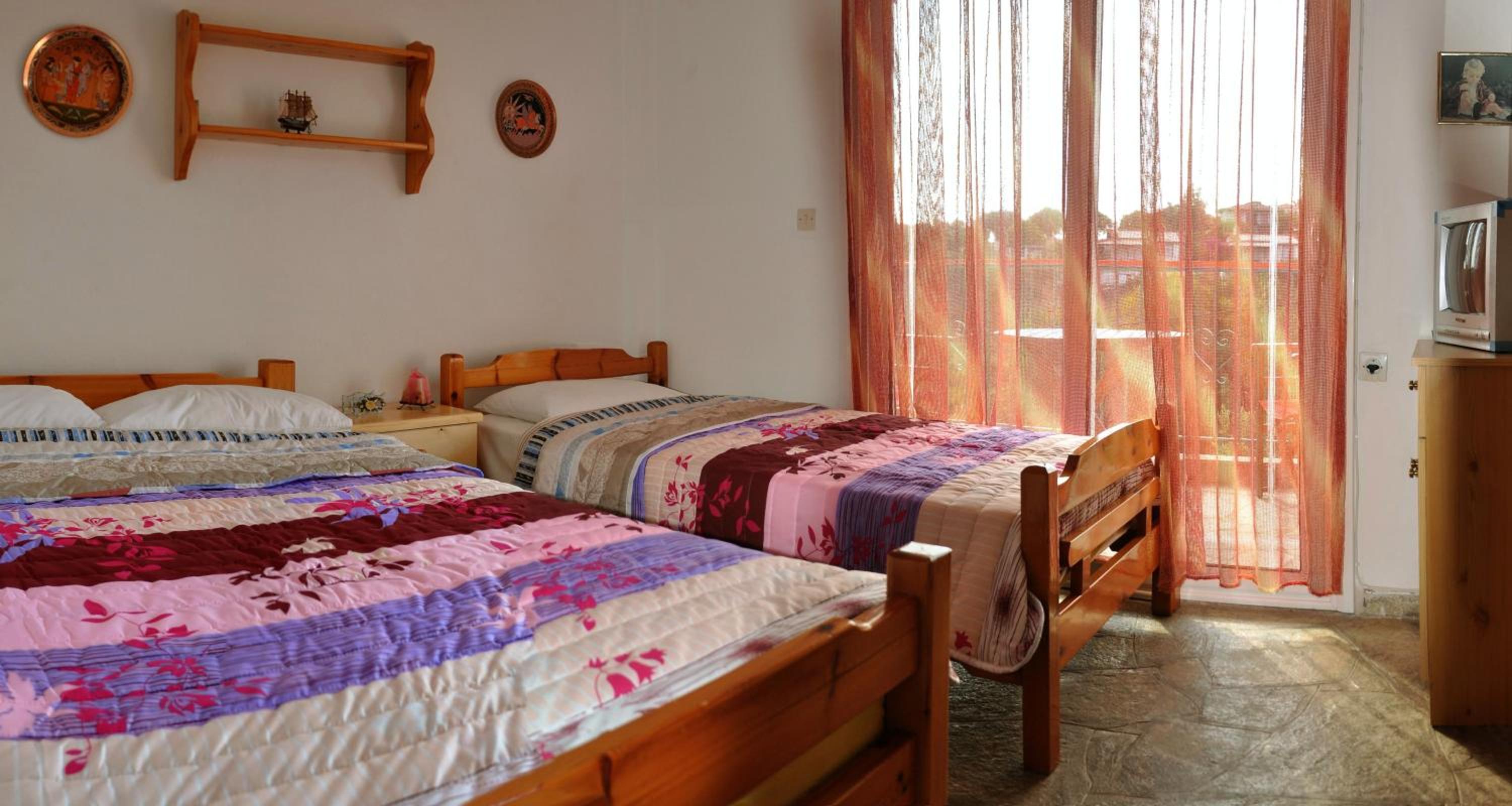 Studio (2 Adults)