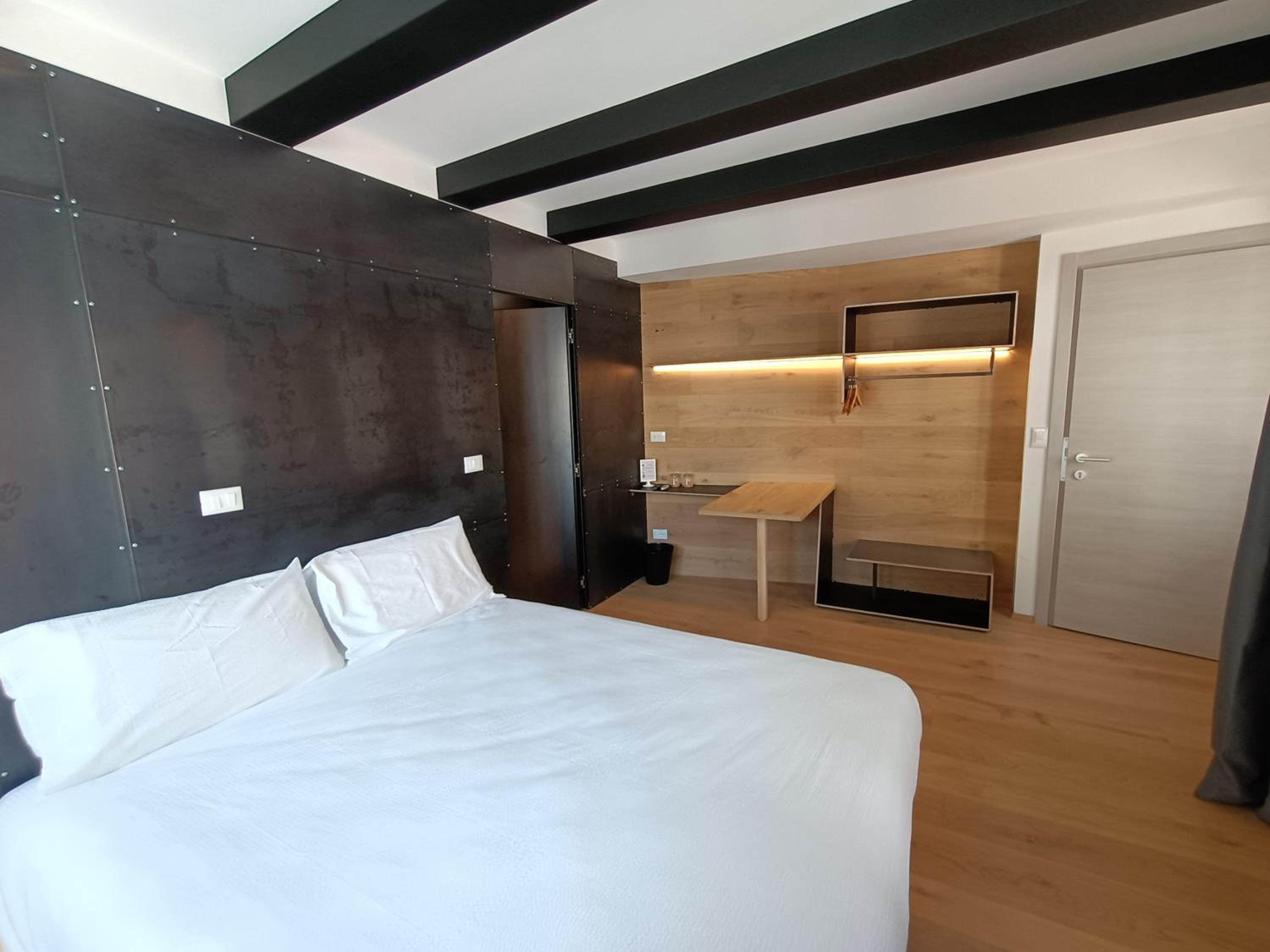 Standard Double Room - Photo 4