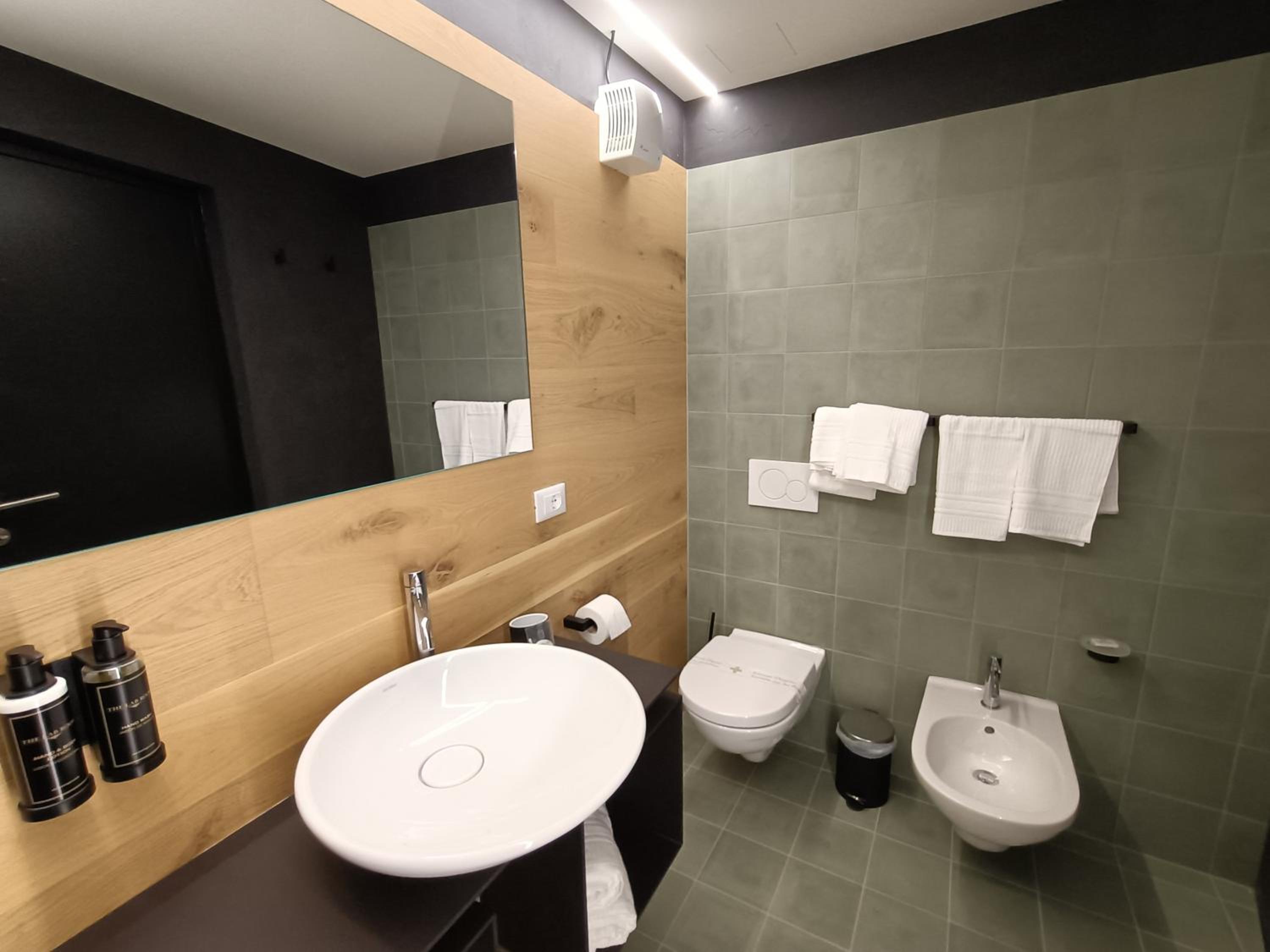 Standard Double Room - Photo 7