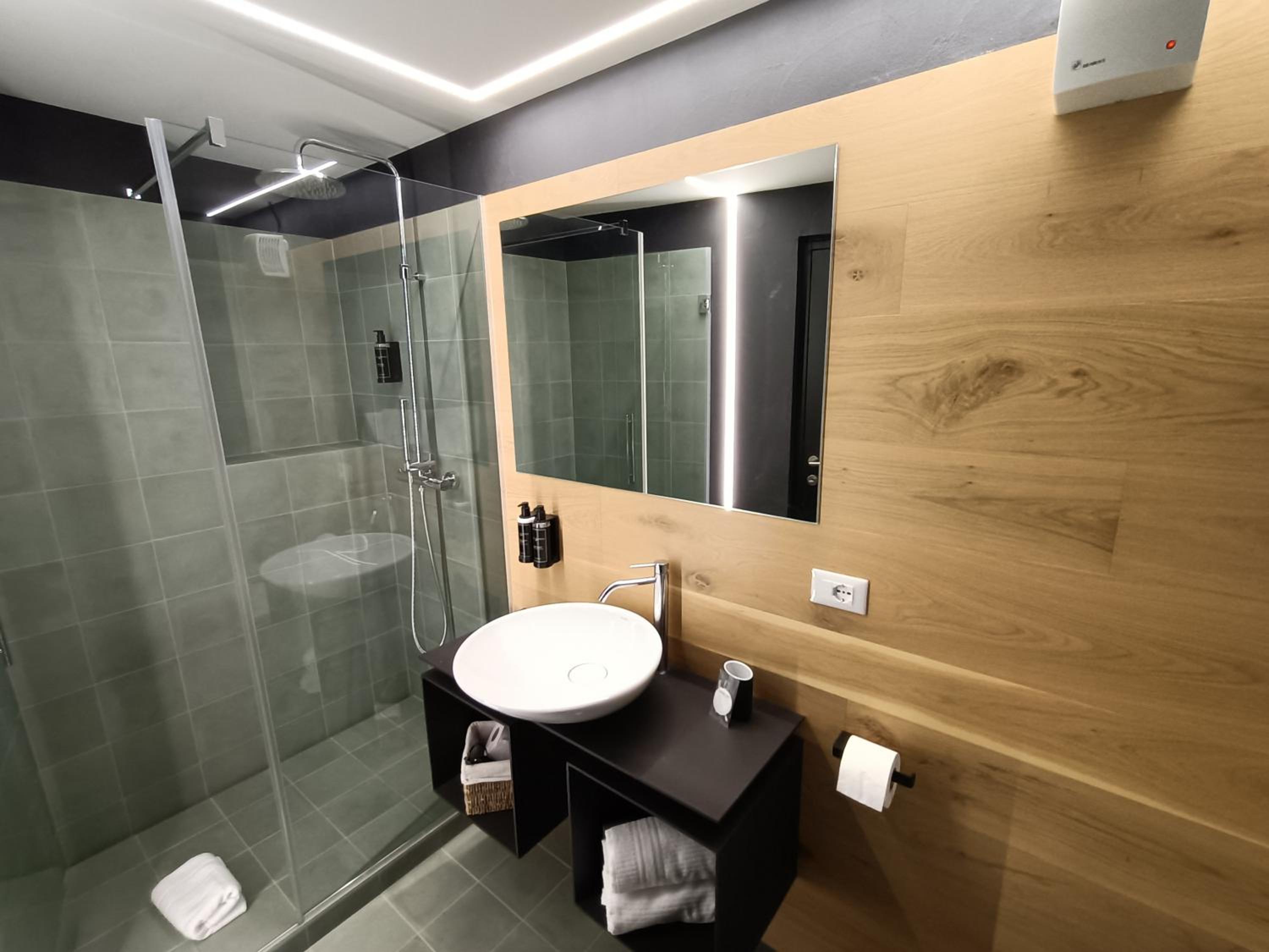 Standard Double Room - Photo 5