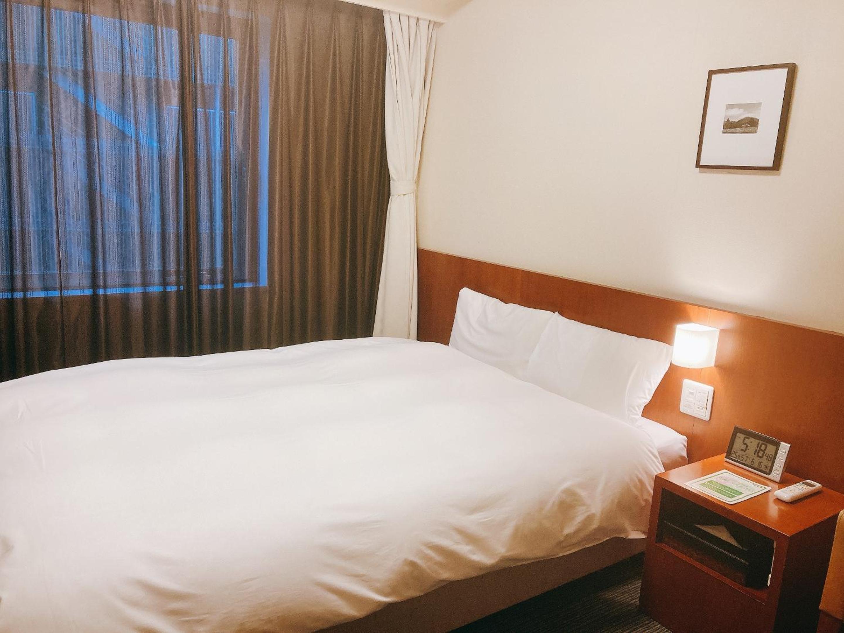 Double Room- Non Smoking (1 Adult) - Photo 1