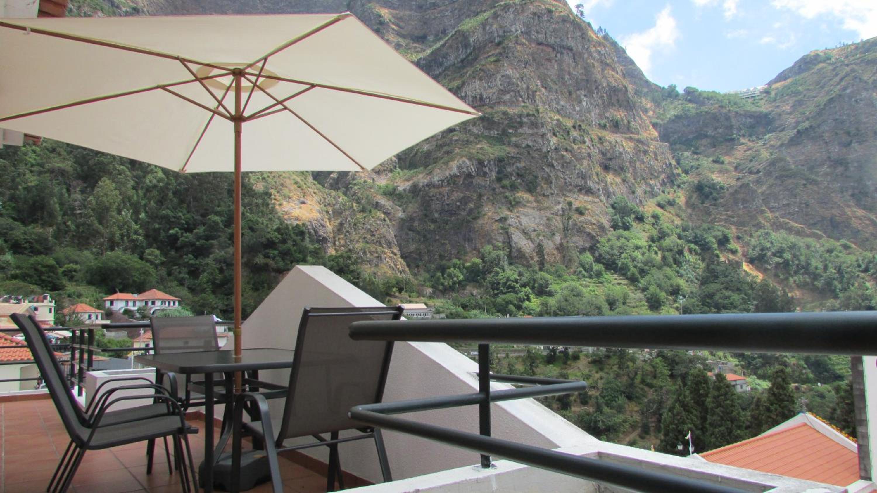 Apartment with Mountain View - Photo 52