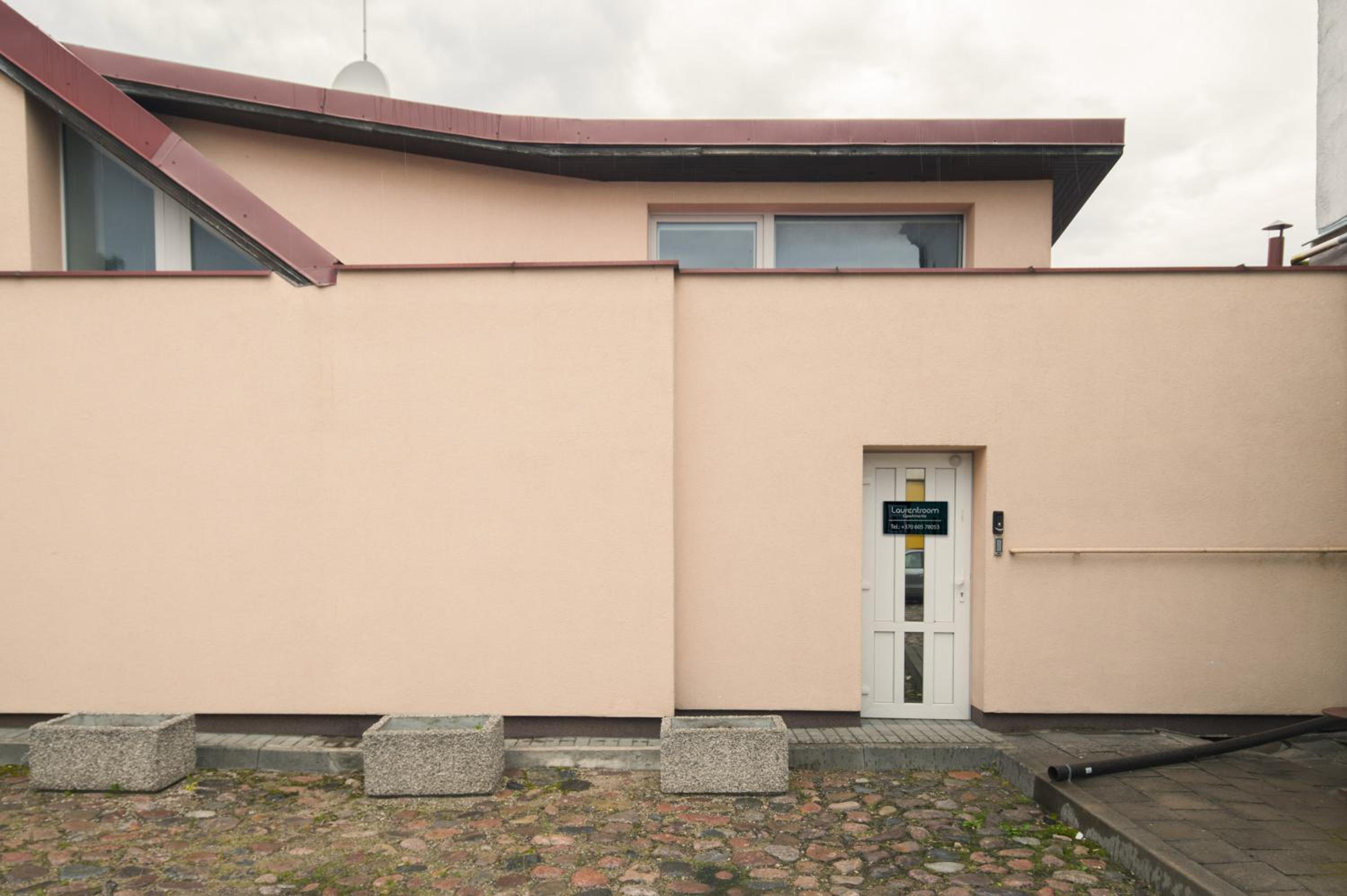 Two-Bedroom House - Photo 3