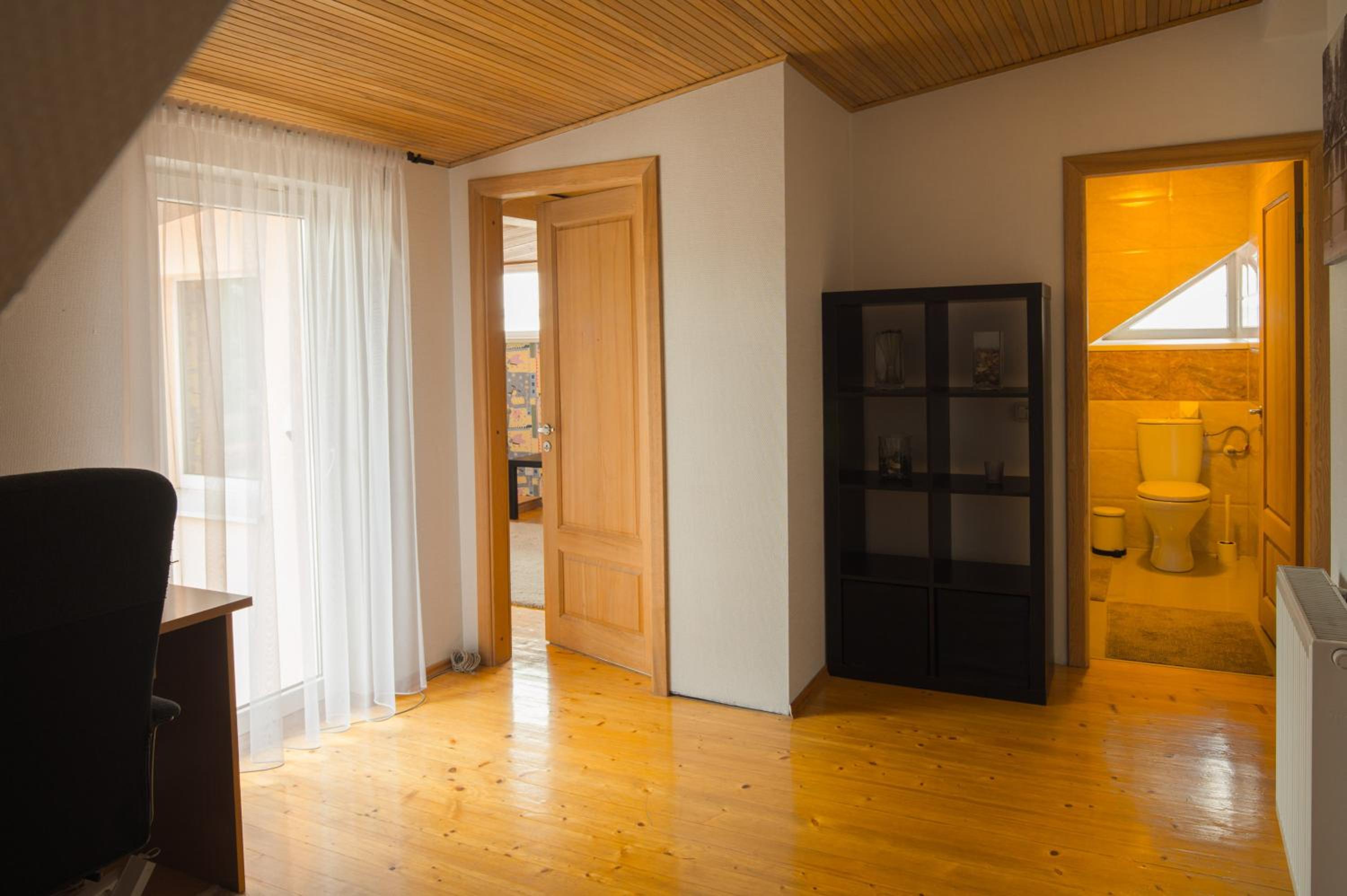 Two-Bedroom House - Photo 4