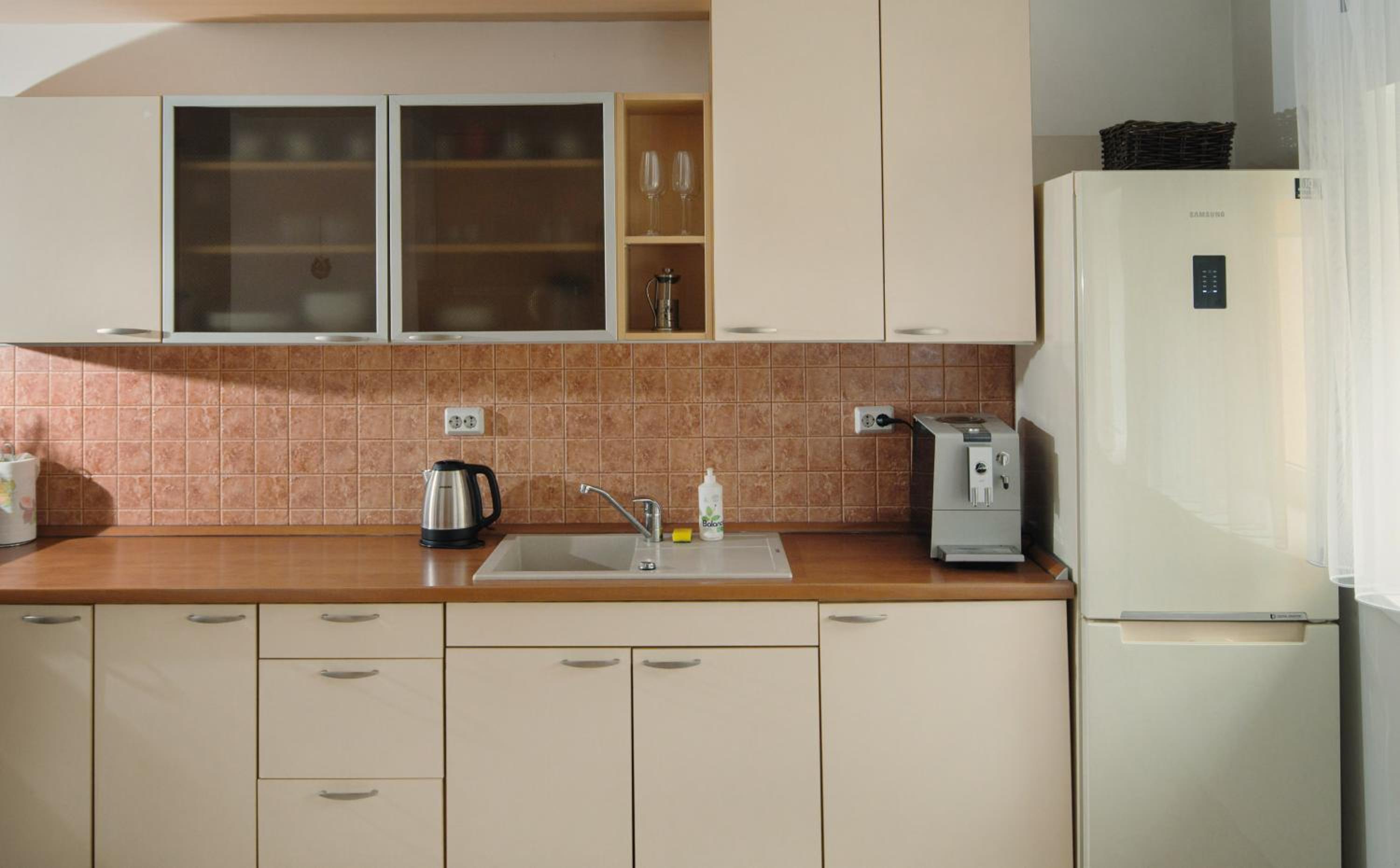 Two-Bedroom House - Photo 11
