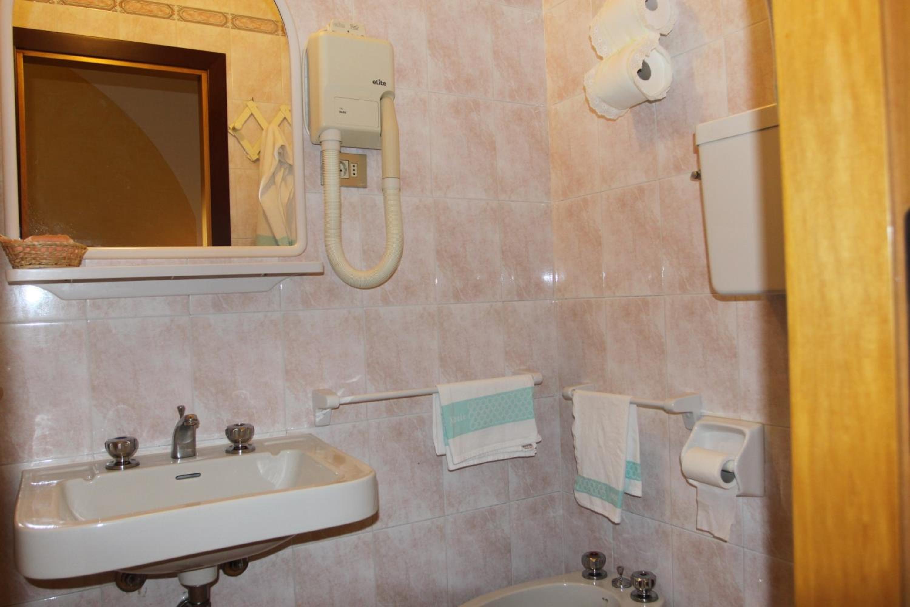 Single Room photo 3