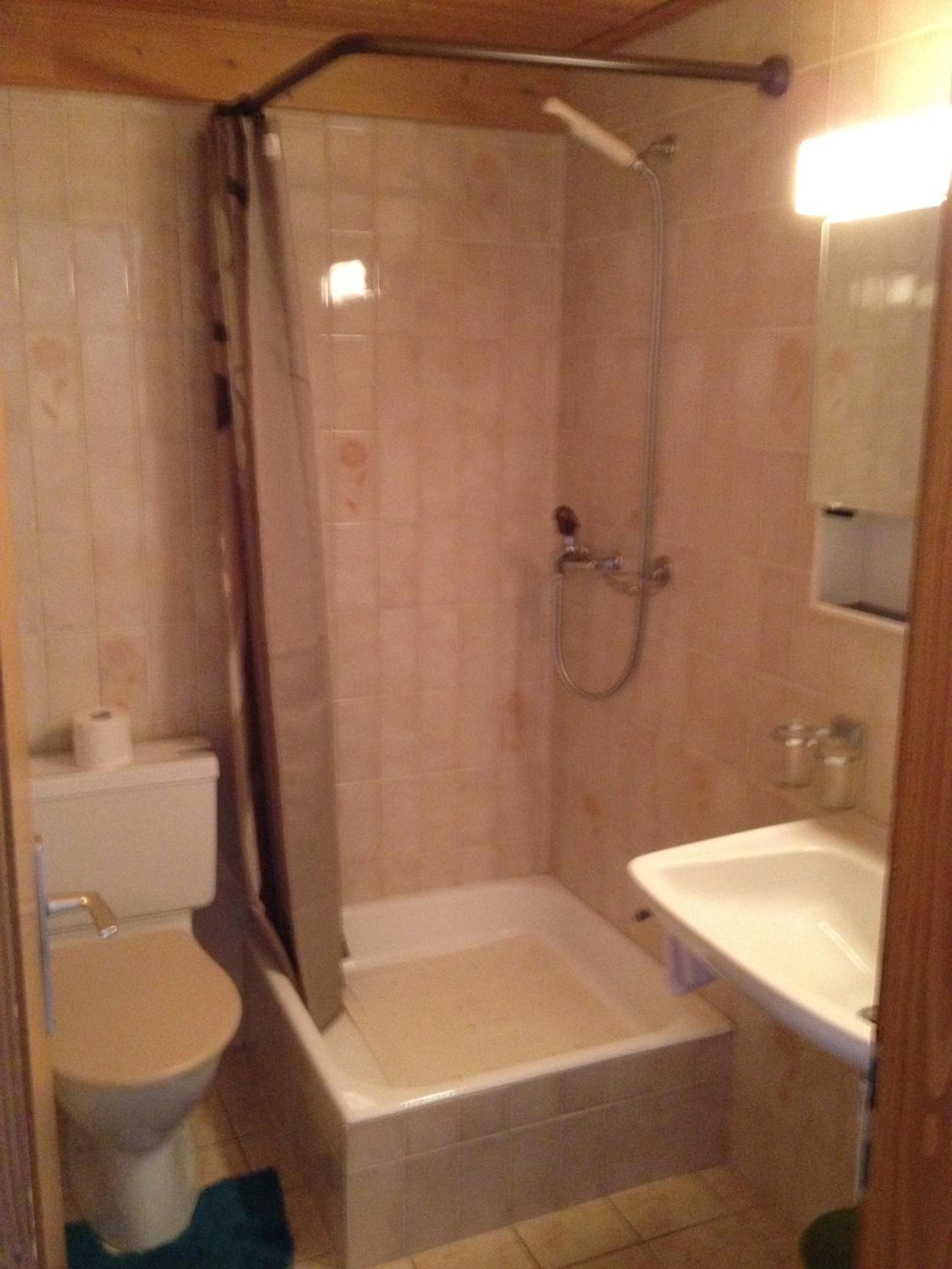 Double Room with Private Bathroom - Photo 3