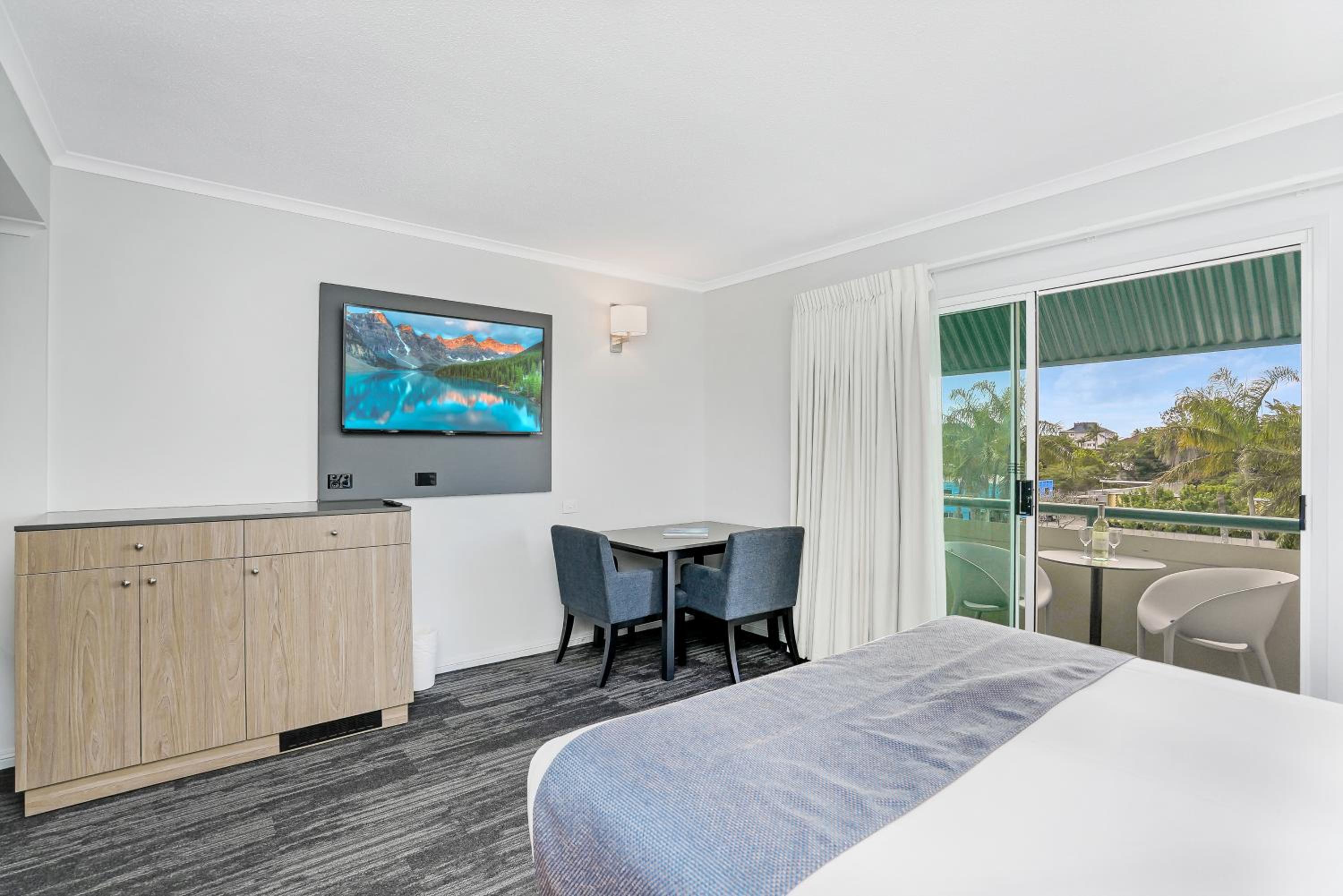 Deluxe Queen Room - Photo 3