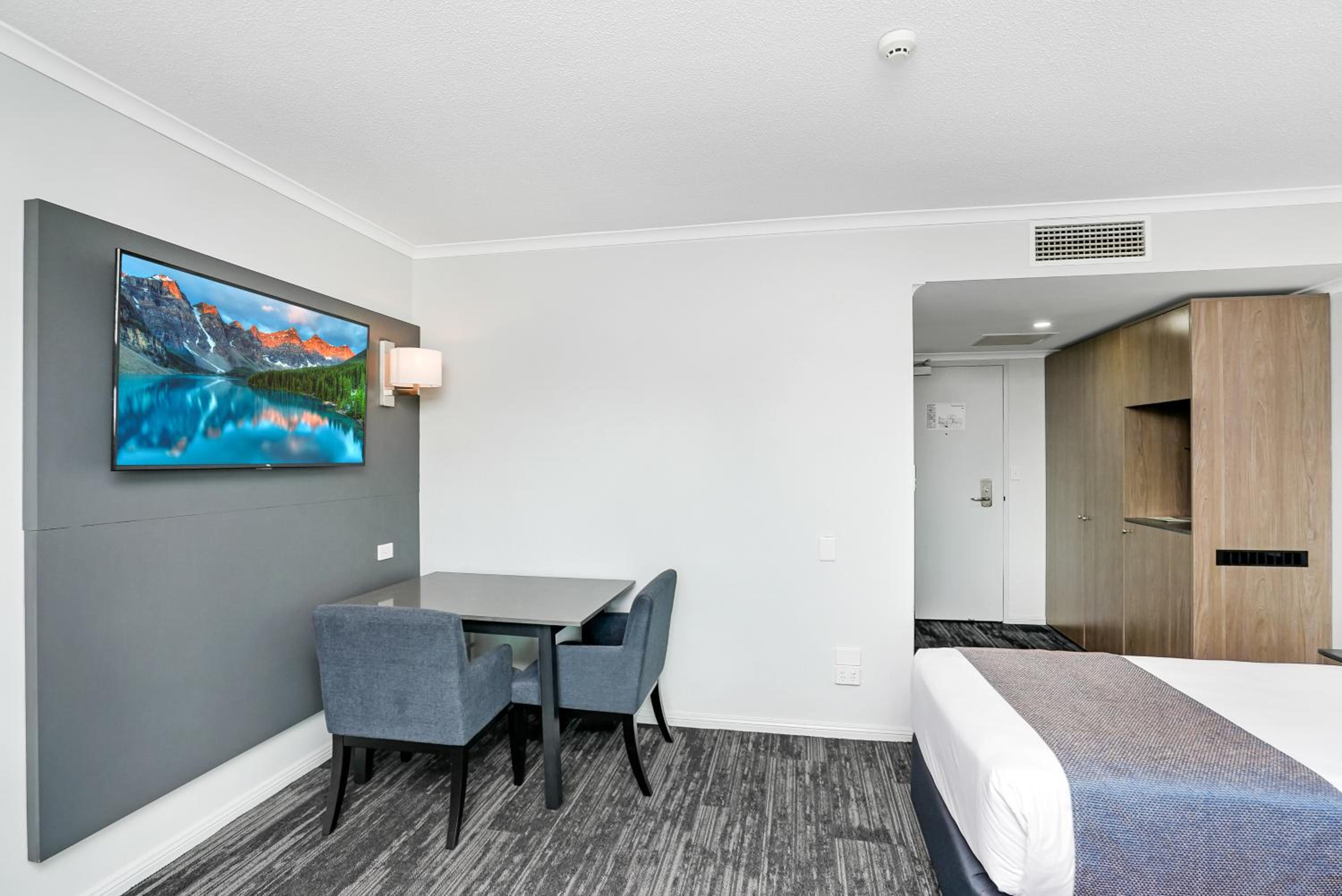Deluxe Queen Room - Photo 5