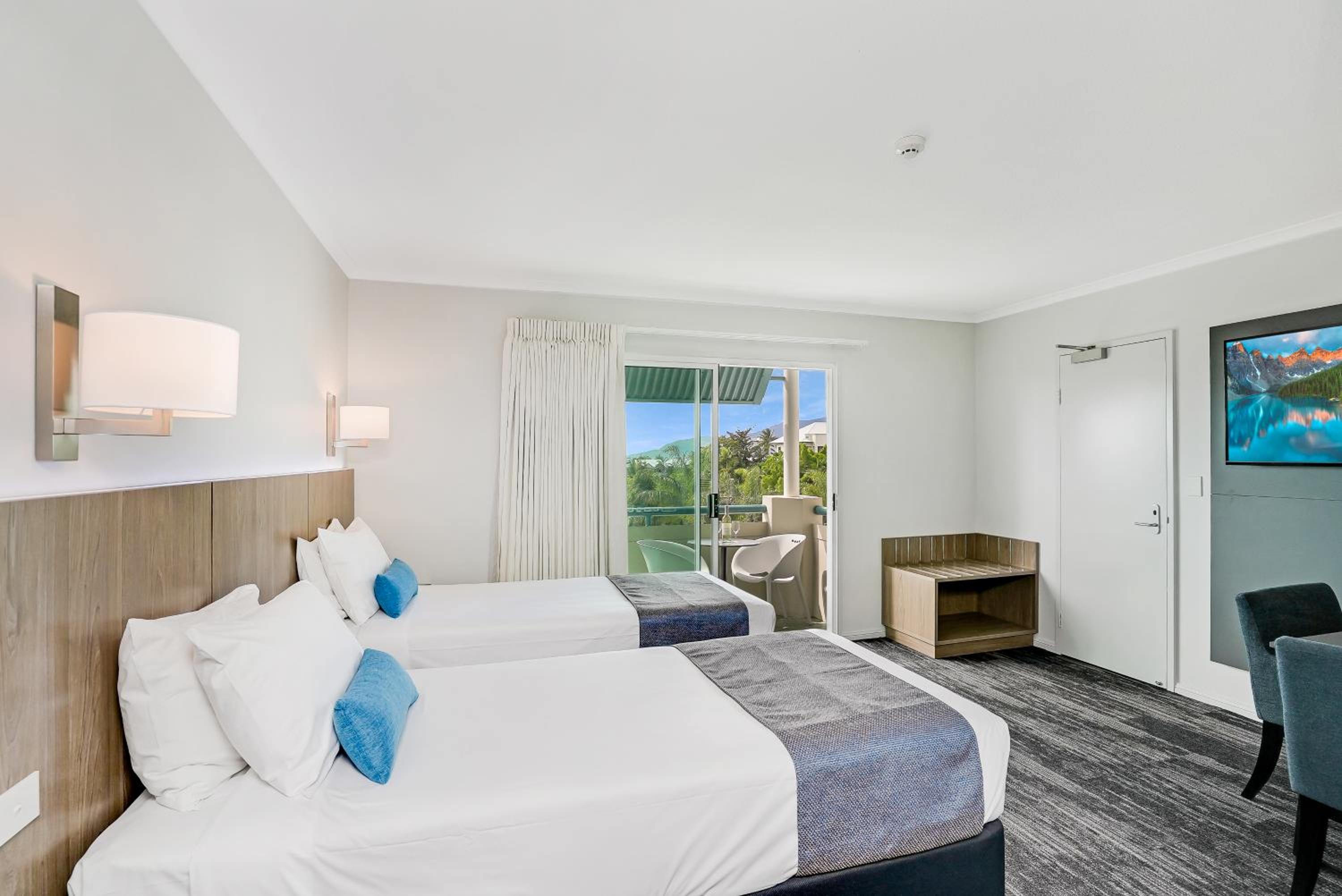 Deluxe Twin Room - Photo 2