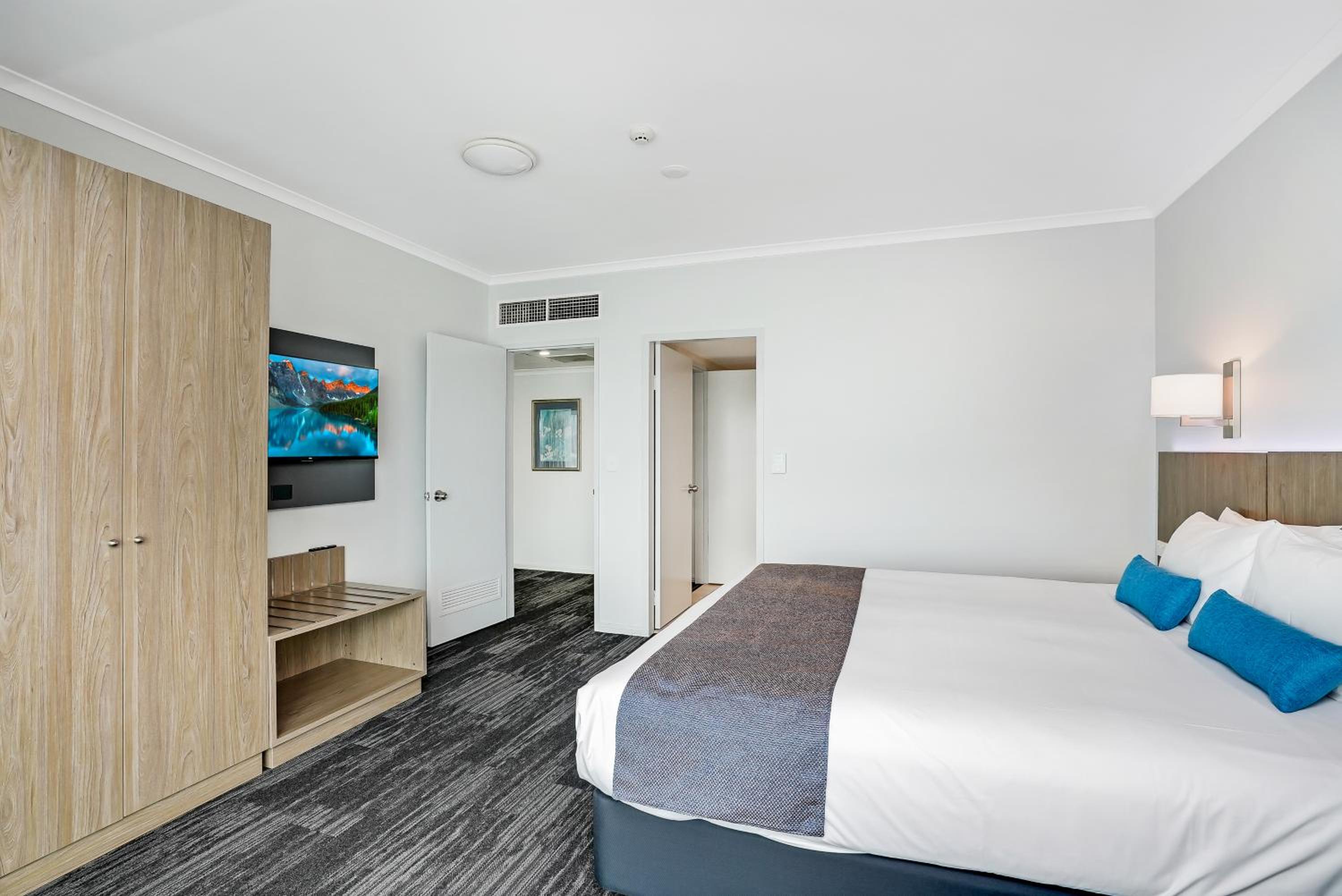 King Suite - Photo 2
