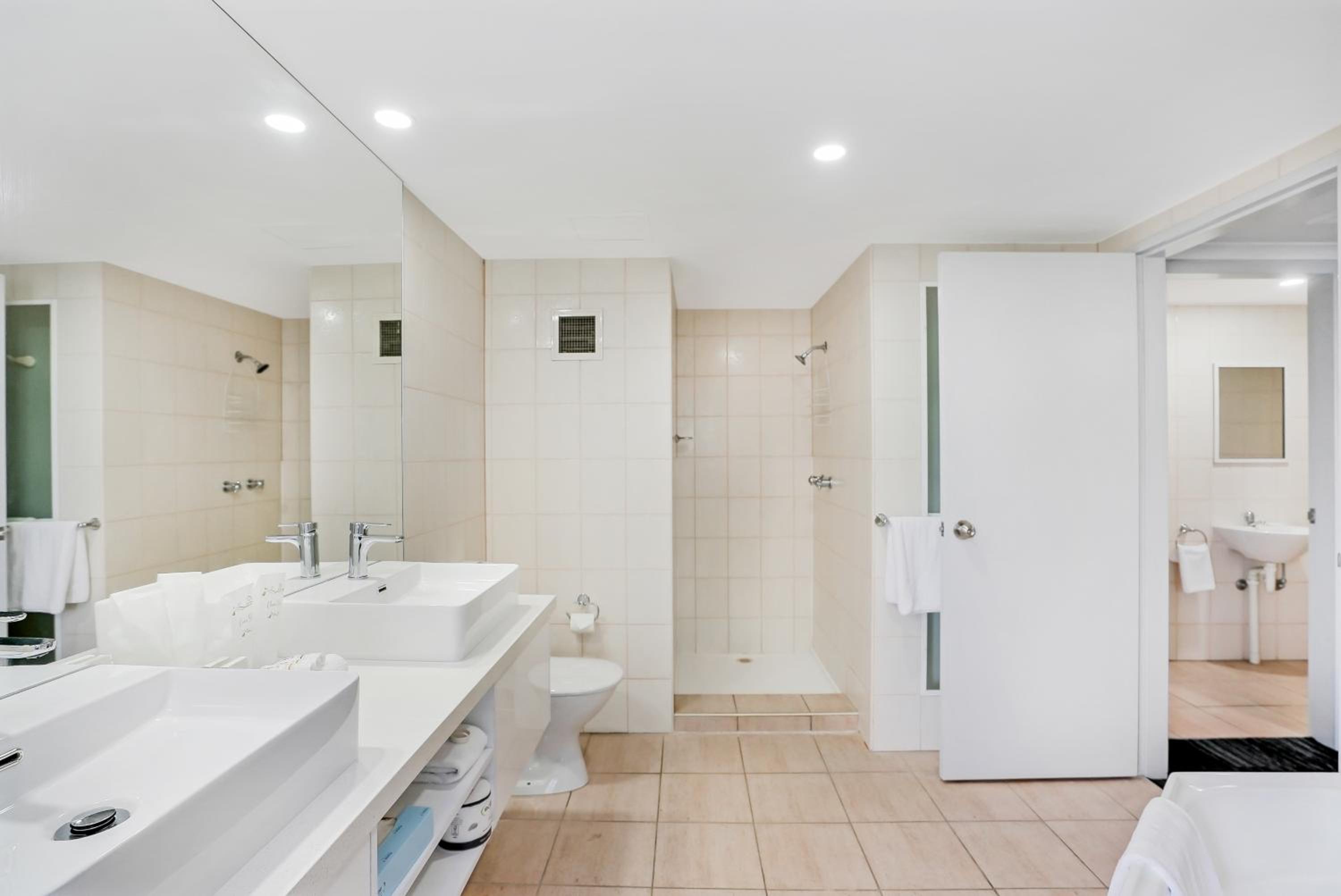 King Suite - Photo 5