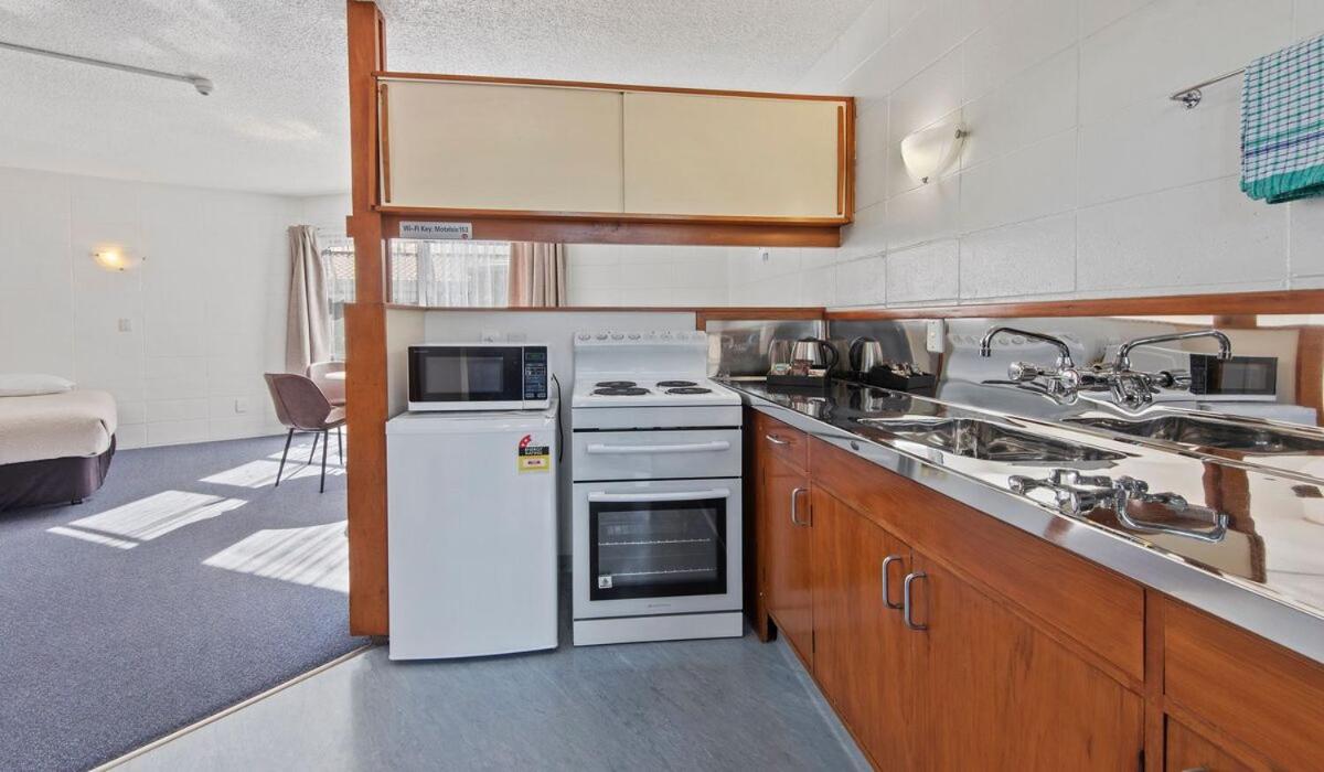 Superior One-Bedroom Apartment - Photo 2