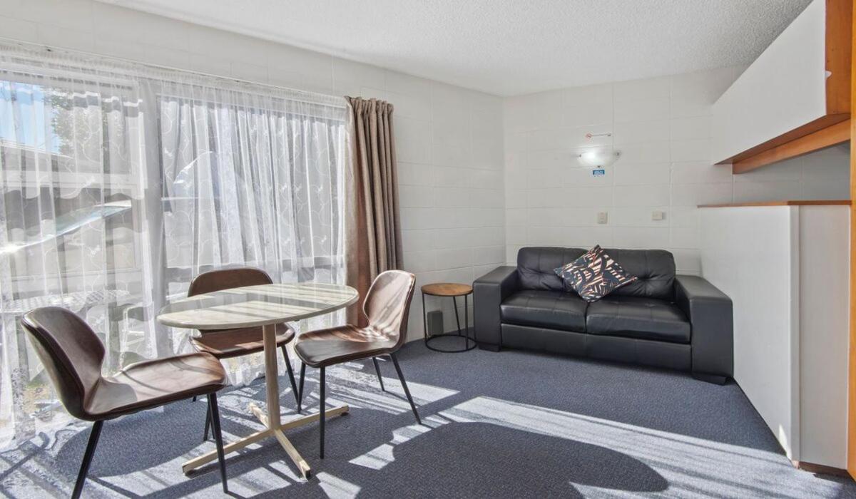 Superior One-Bedroom Apartment - Photo 6