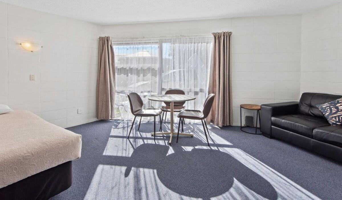 Superior One-Bedroom Apartment - Photo 1