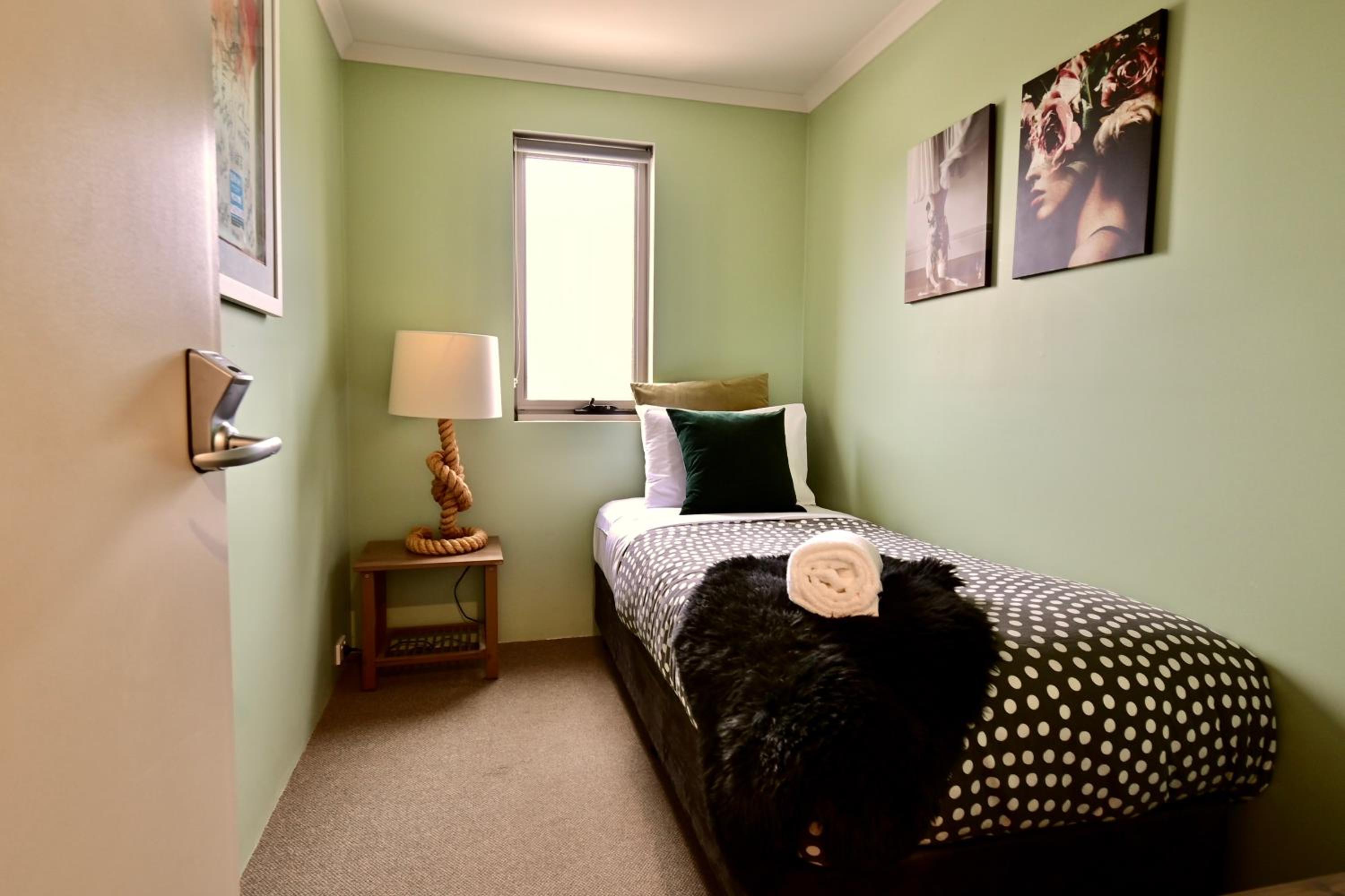 Single Room with Shared Bathroom photo 1