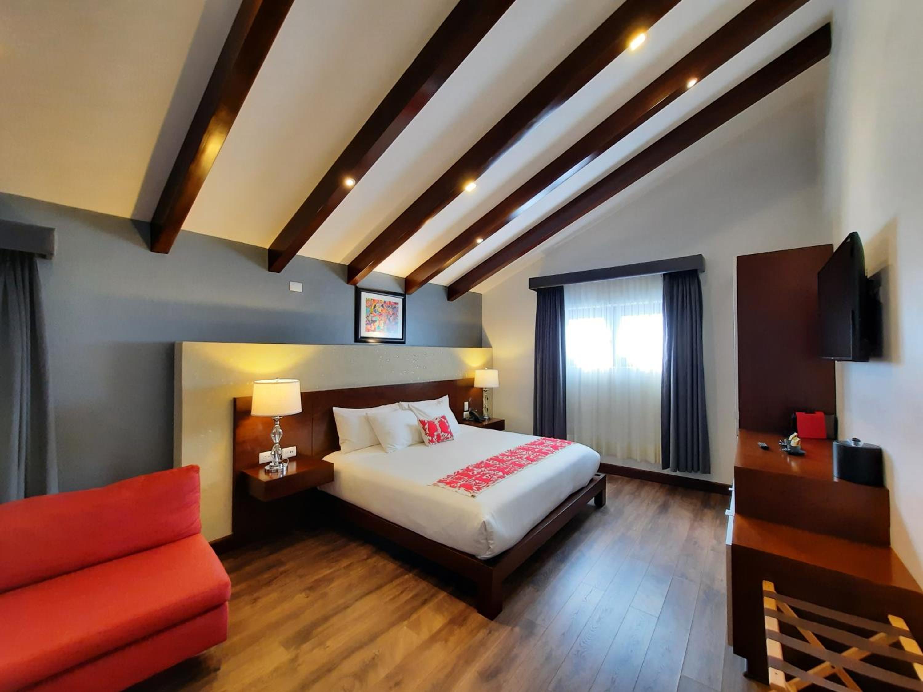 Deluxe Suite with Spa Bath photo 2