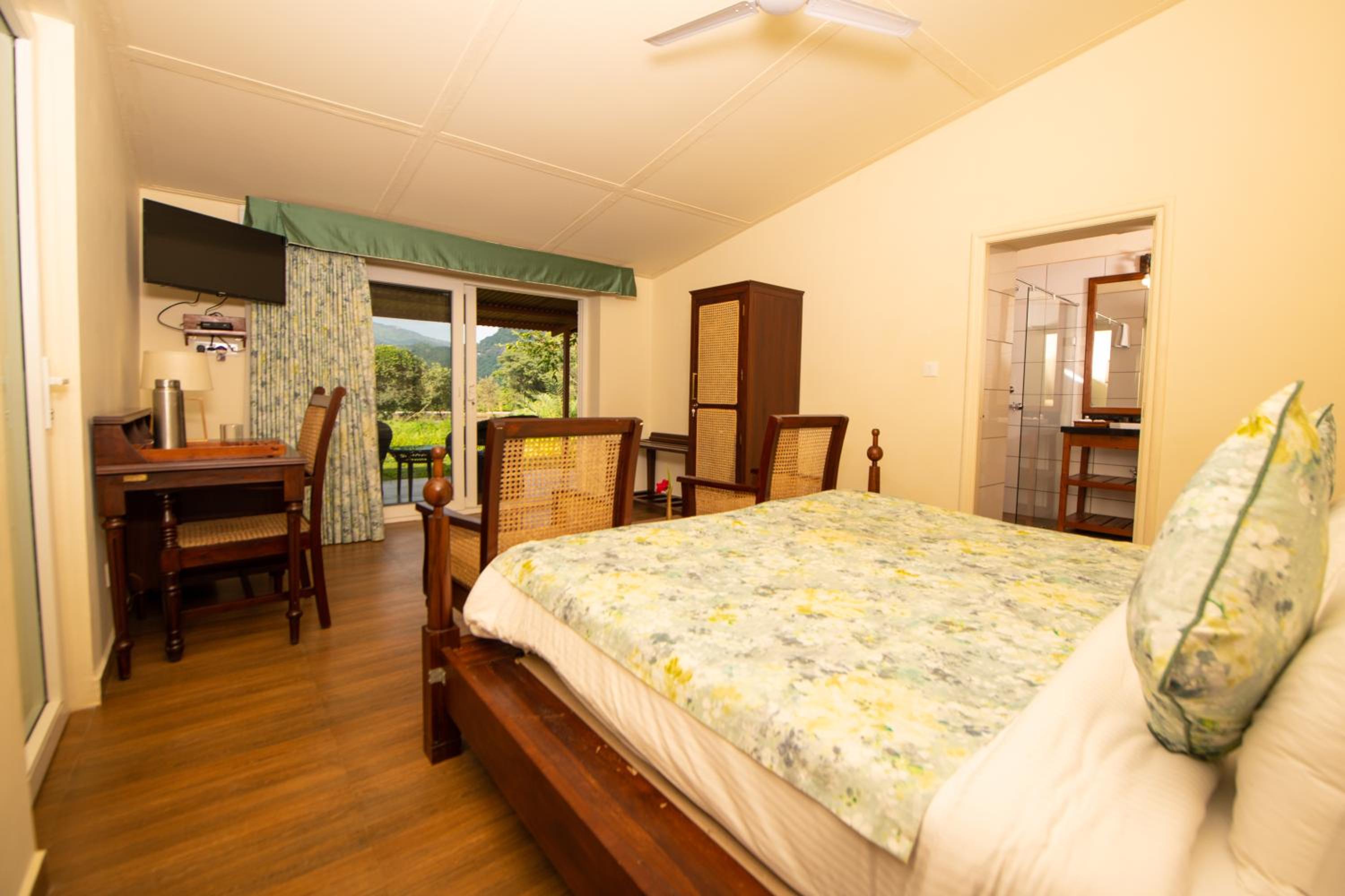 Cottage with Mountain View - Photo 1