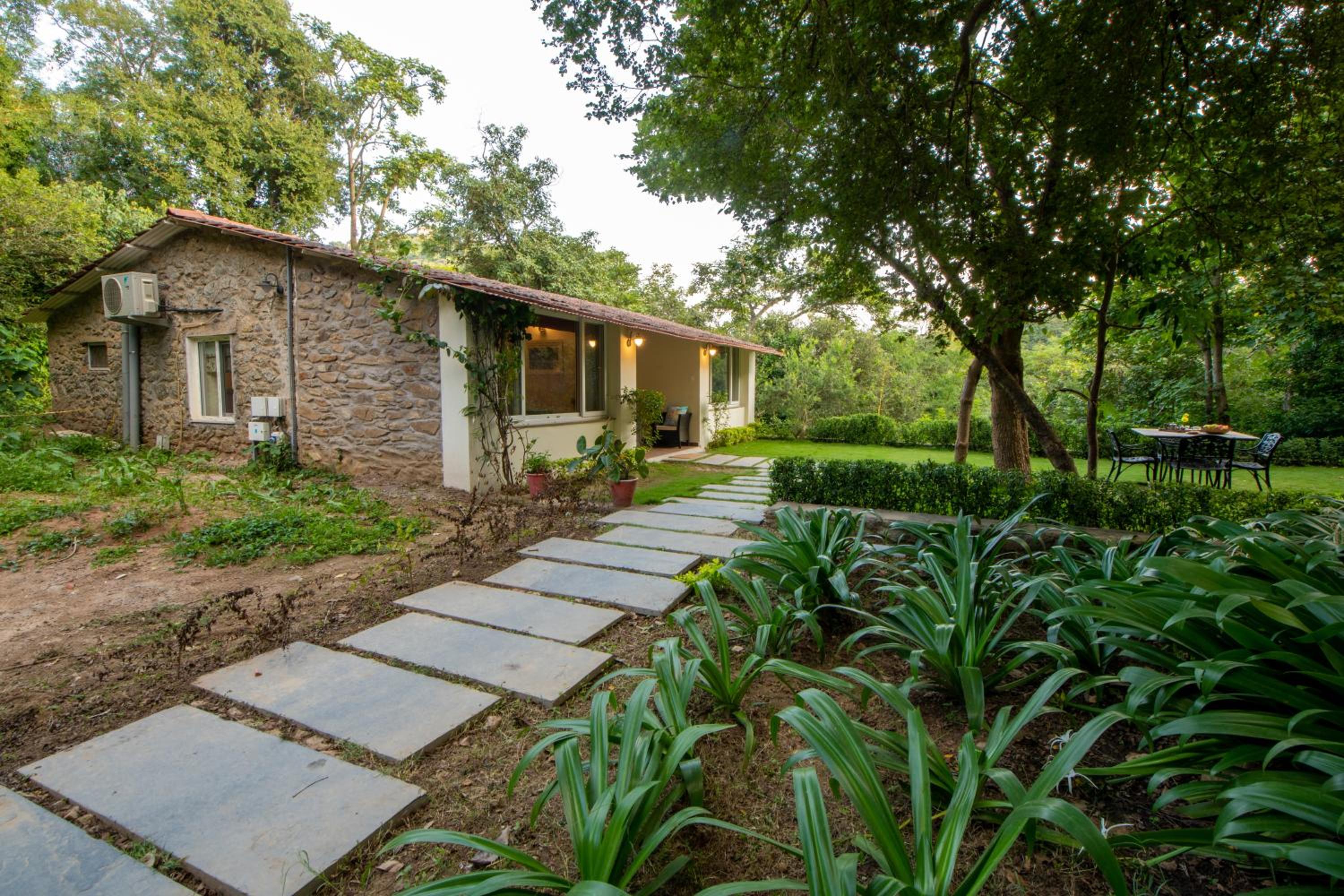 Cottage with Jungle View - Photo 10
