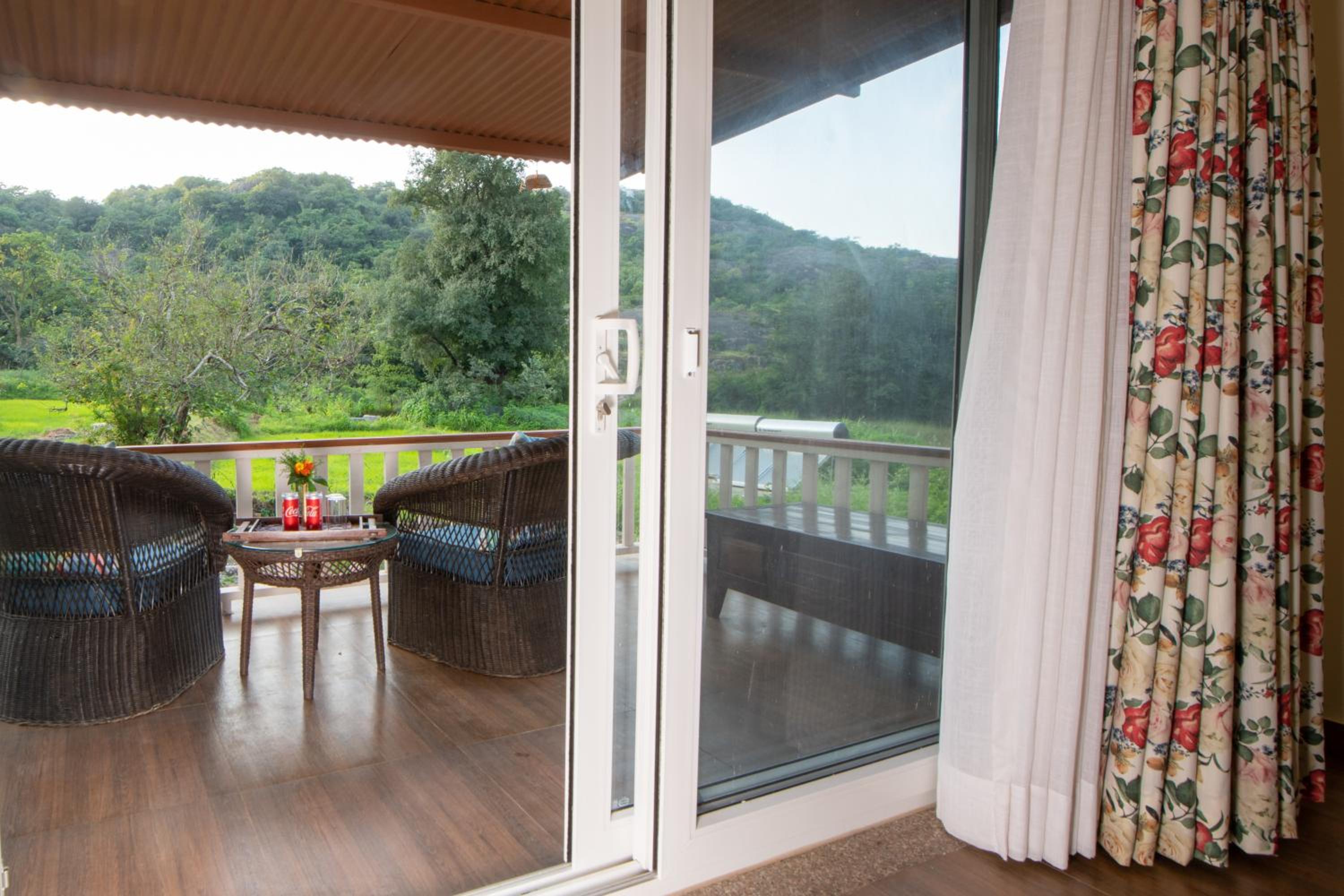 Cottage with Balcony - Photo 3