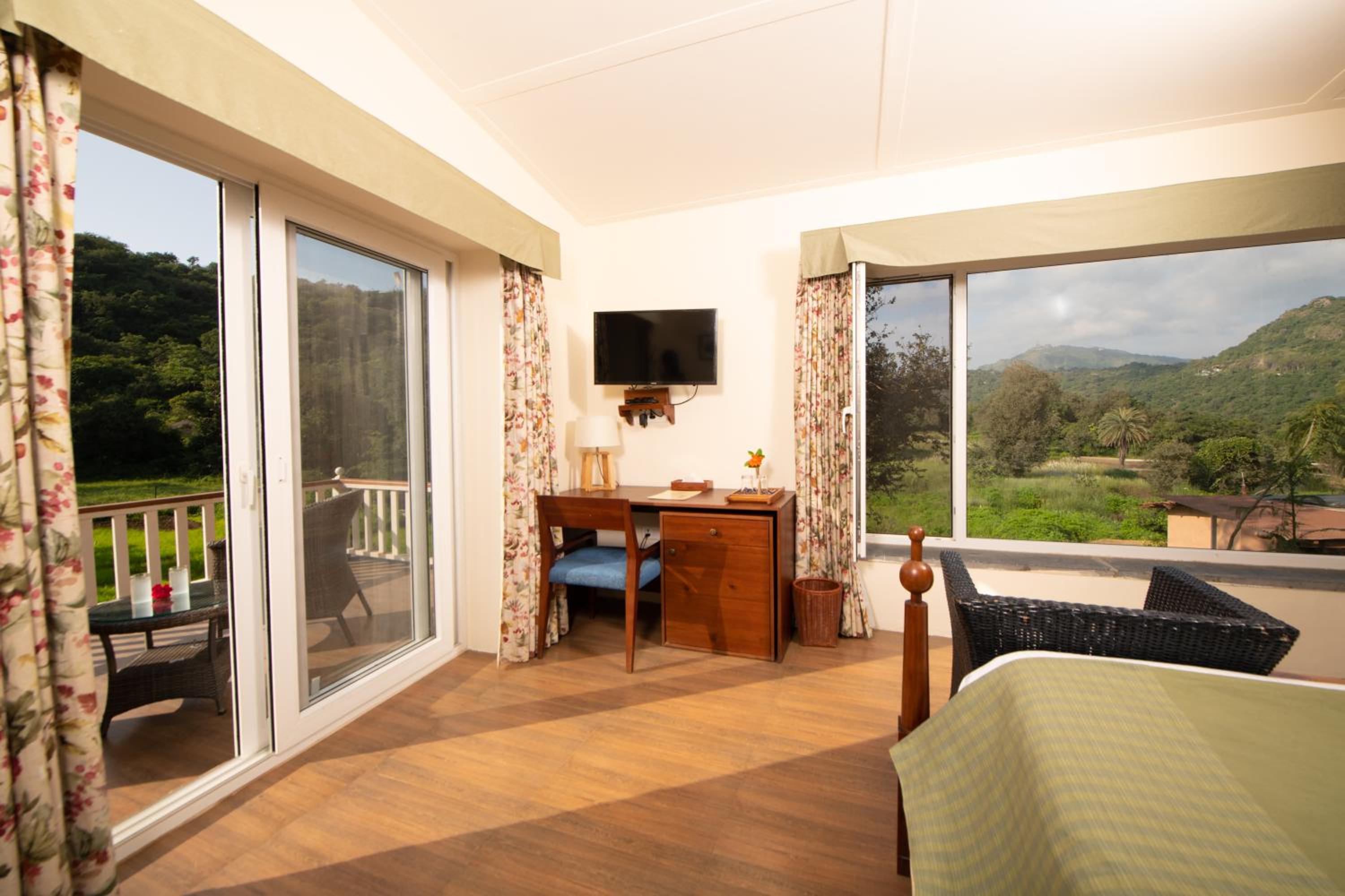 Cottage with Balcony - Photo 1