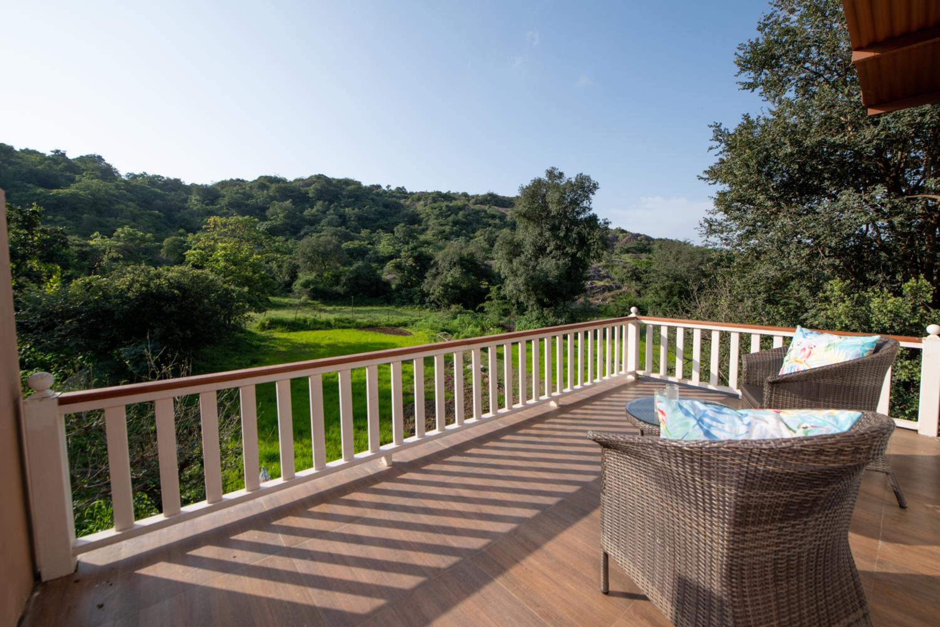 Cottage with Balcony - Photo 5