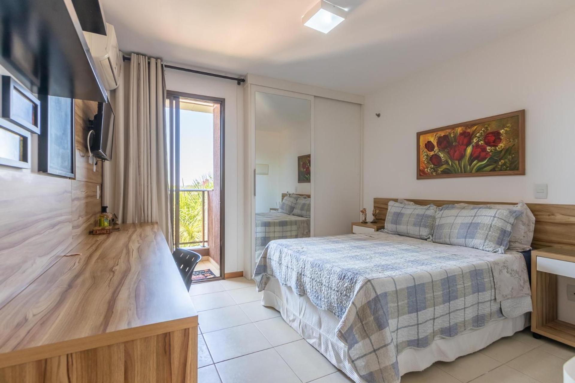Apartment with Lake View