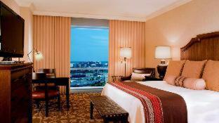 Deluxe Room 1 King Bed