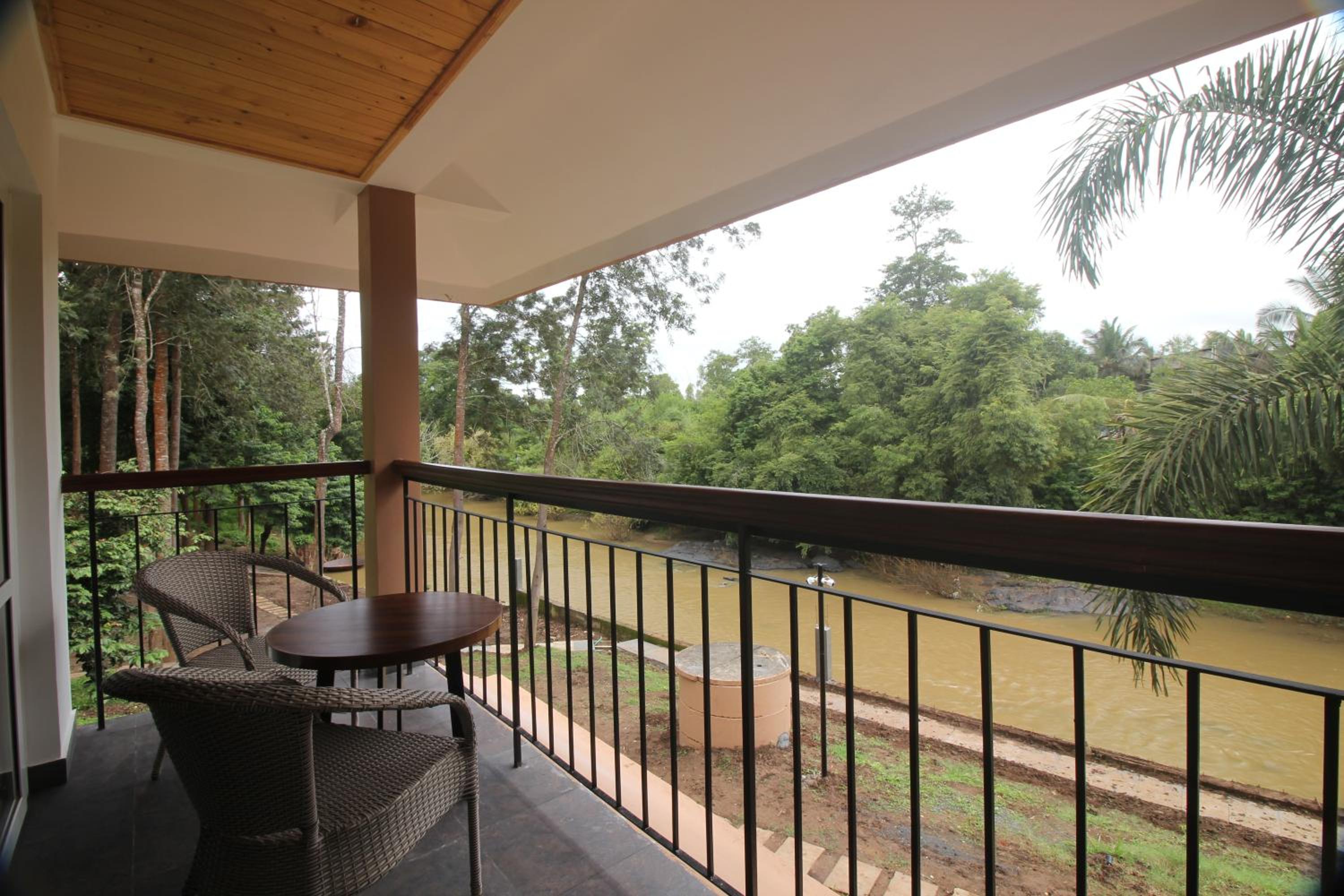 River Front Room with 10% discount on F&B - Photo 3