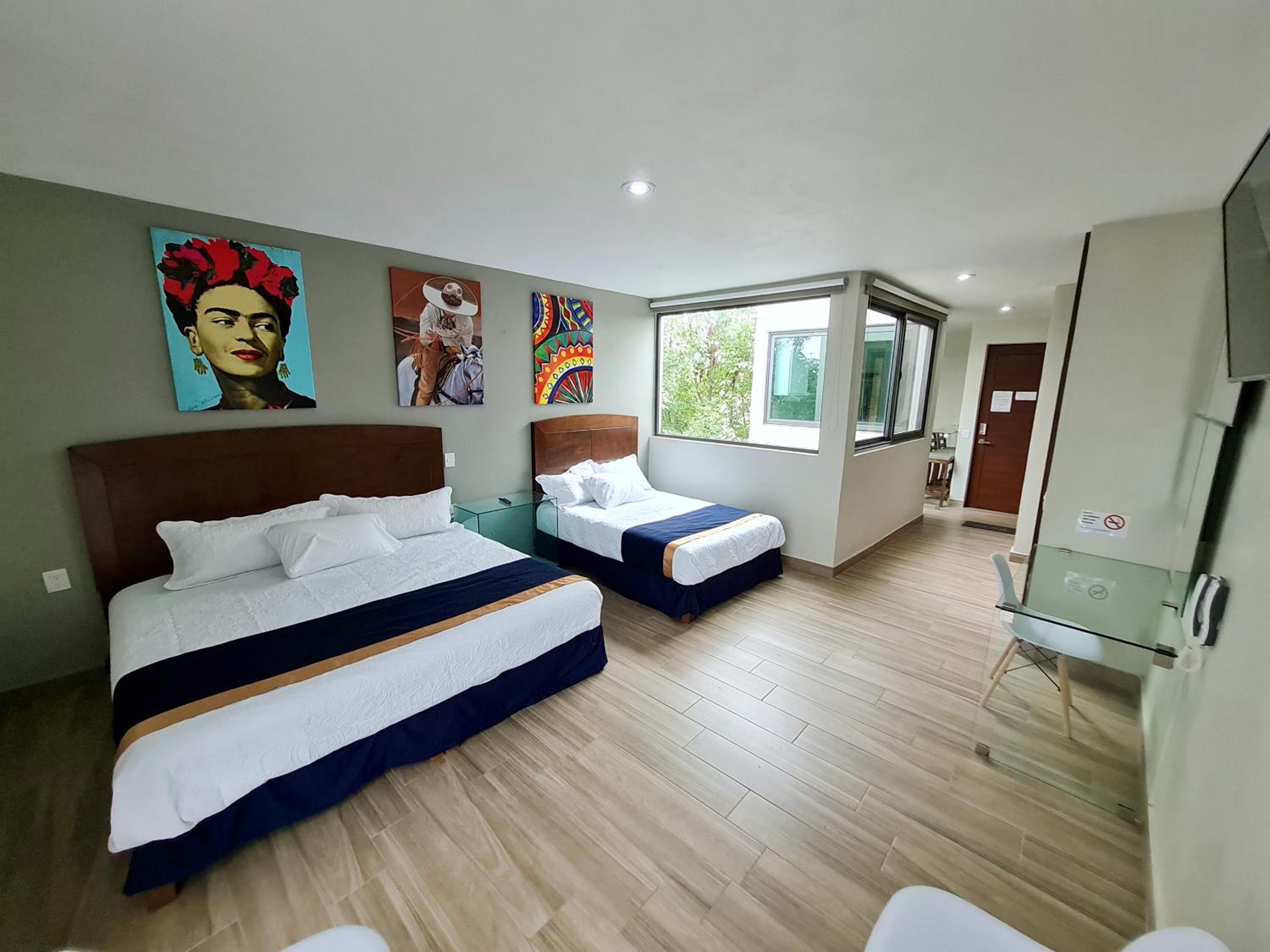 Deluxe Queen Suite
