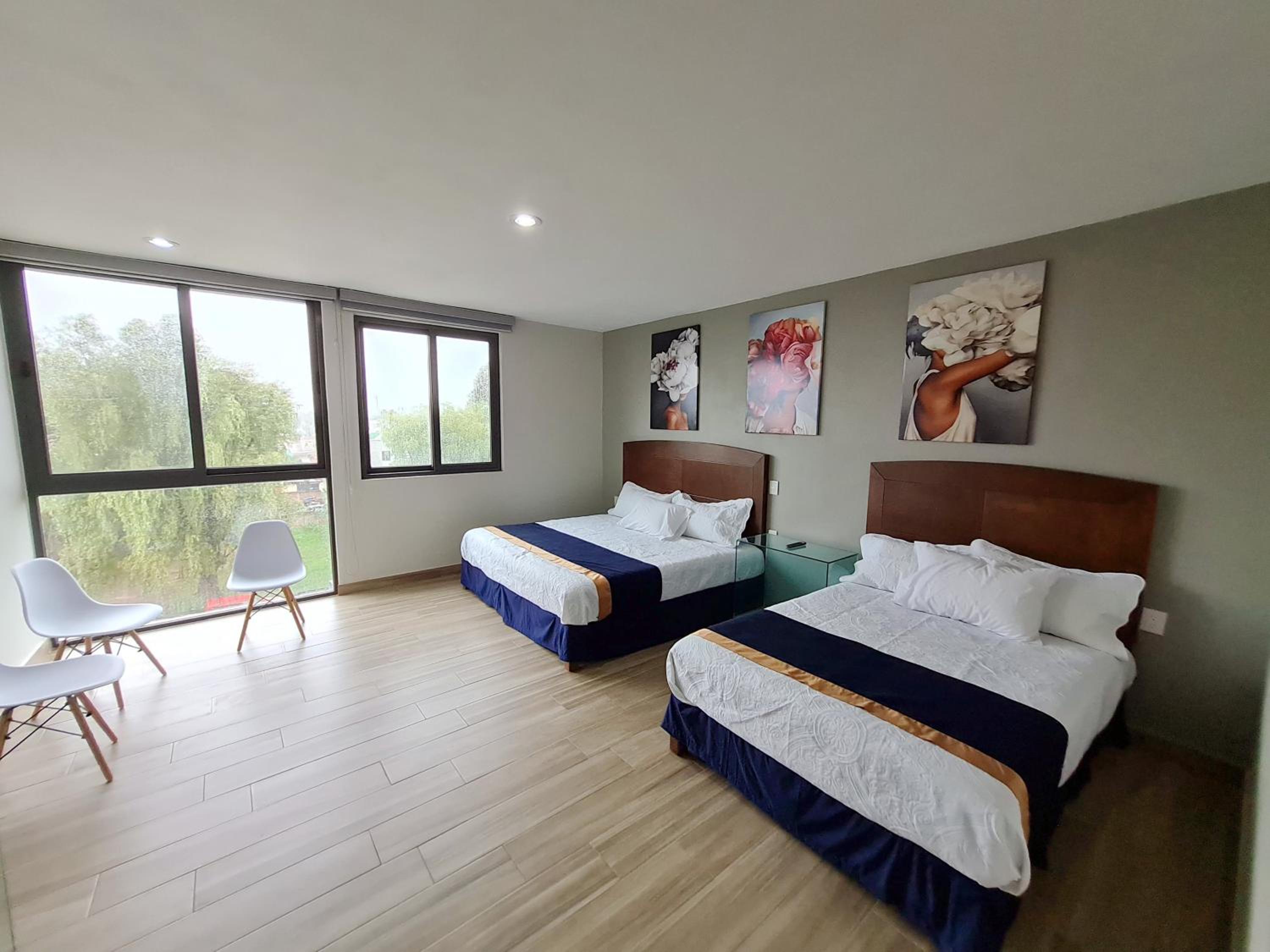 Deluxe Queen Suite