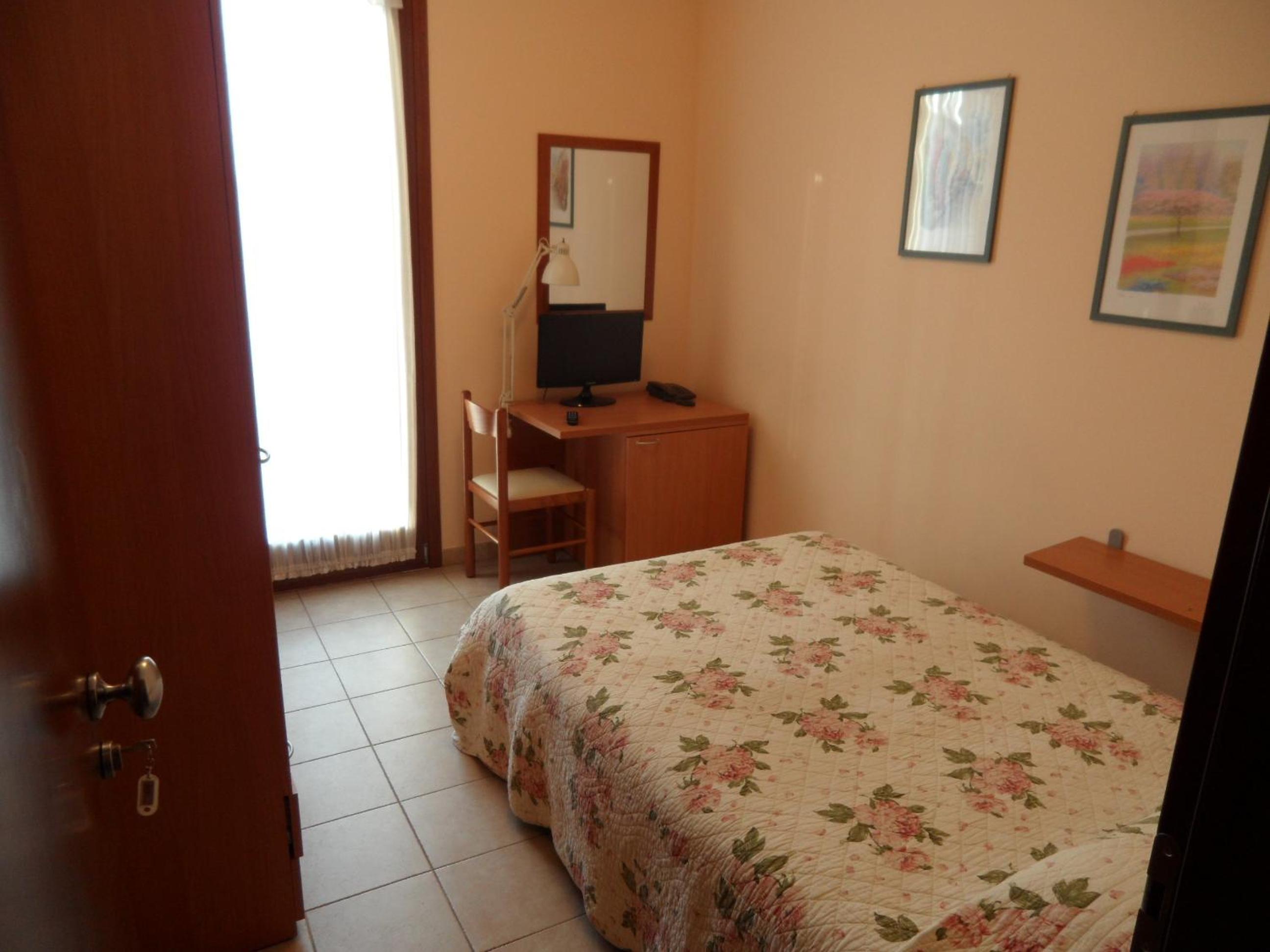 Single Room photo 2